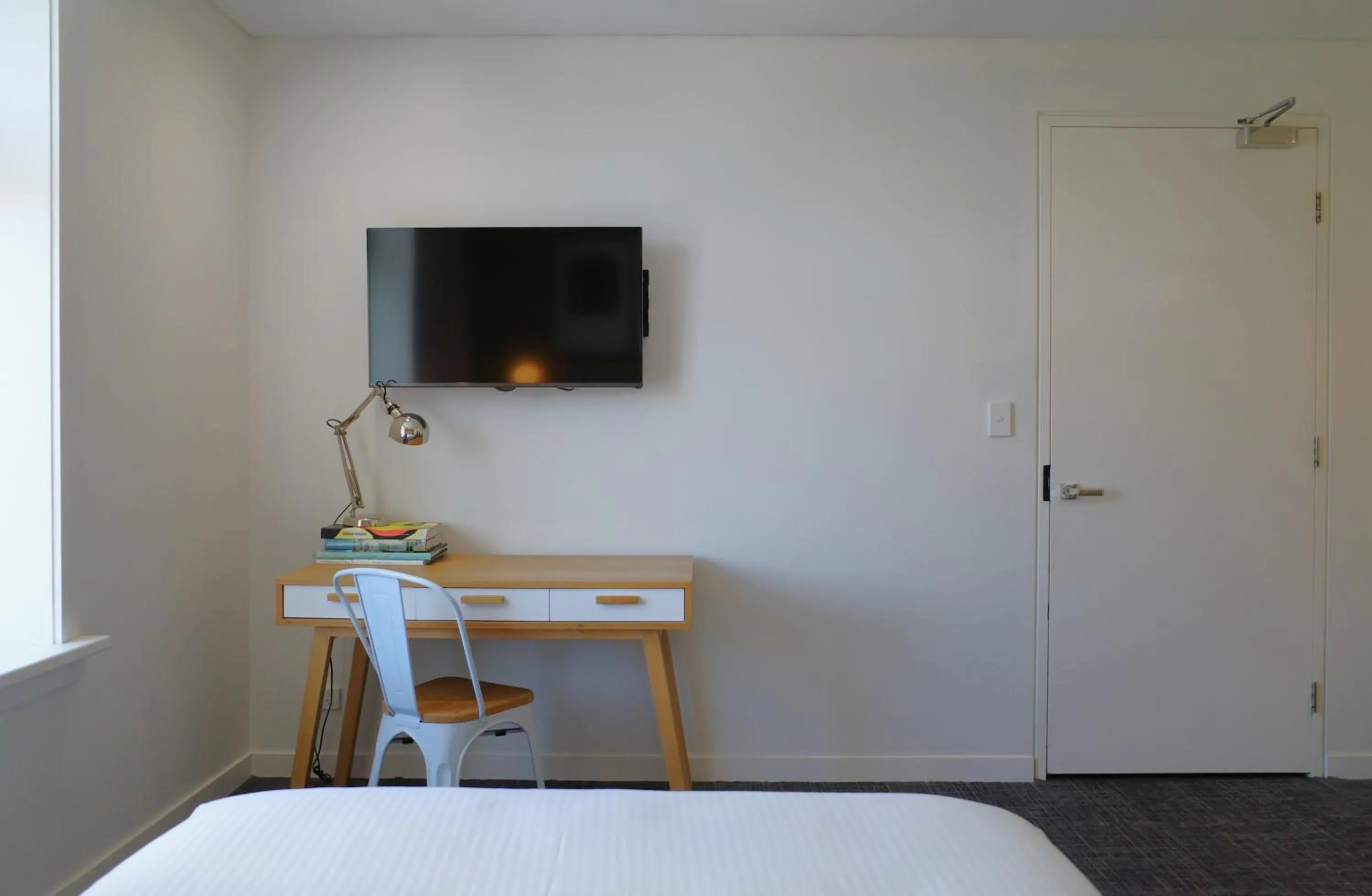 TV and multimedia, Bed in Crown Hotel Surry Hills