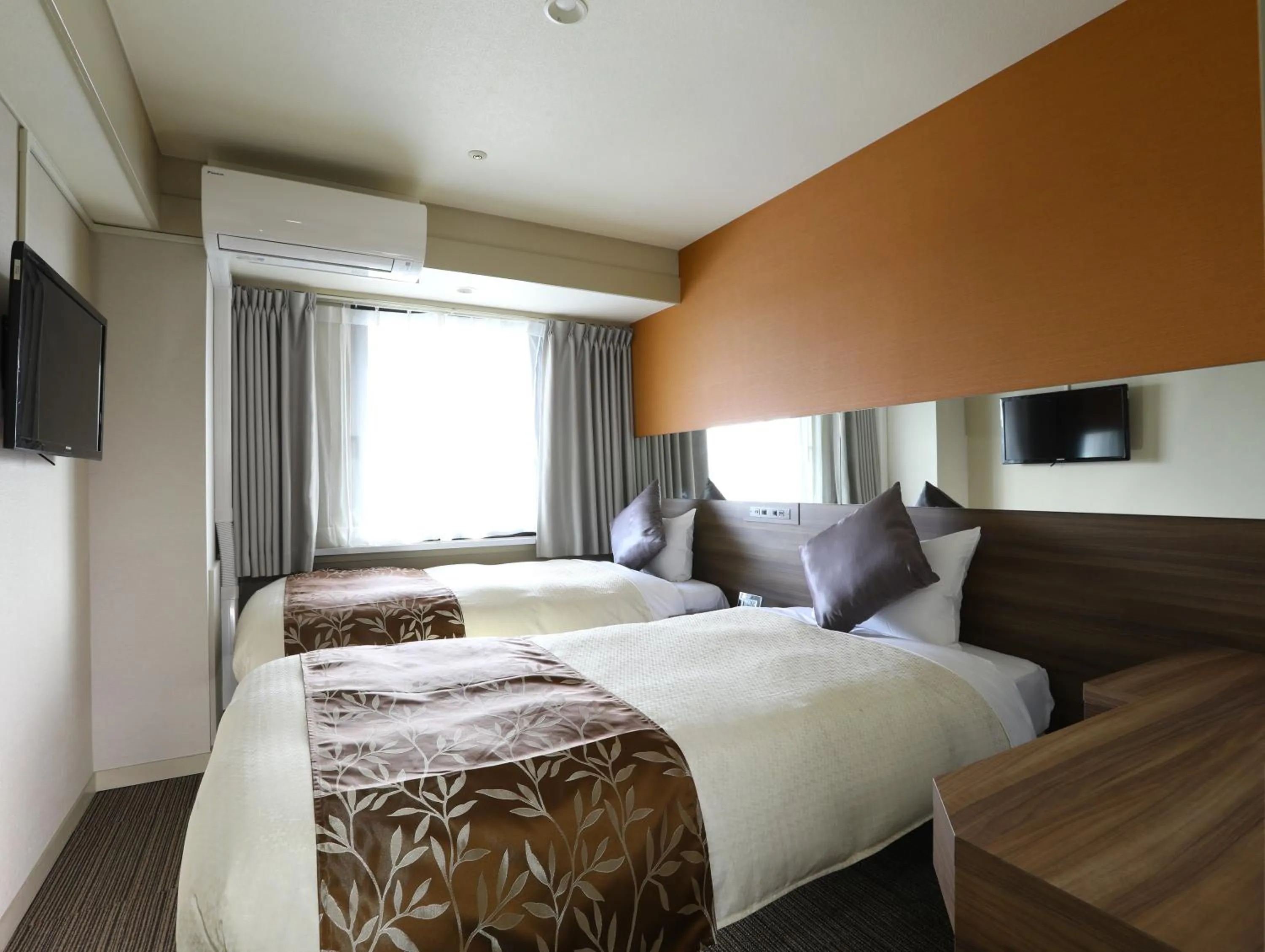 Photo of the whole room, Bed in The Hedistar Hotel Narita