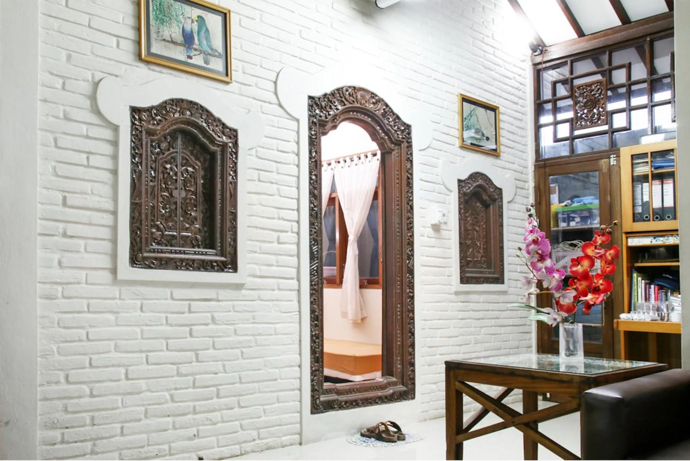 Photo of the whole room in Sunhouse Guesthouse