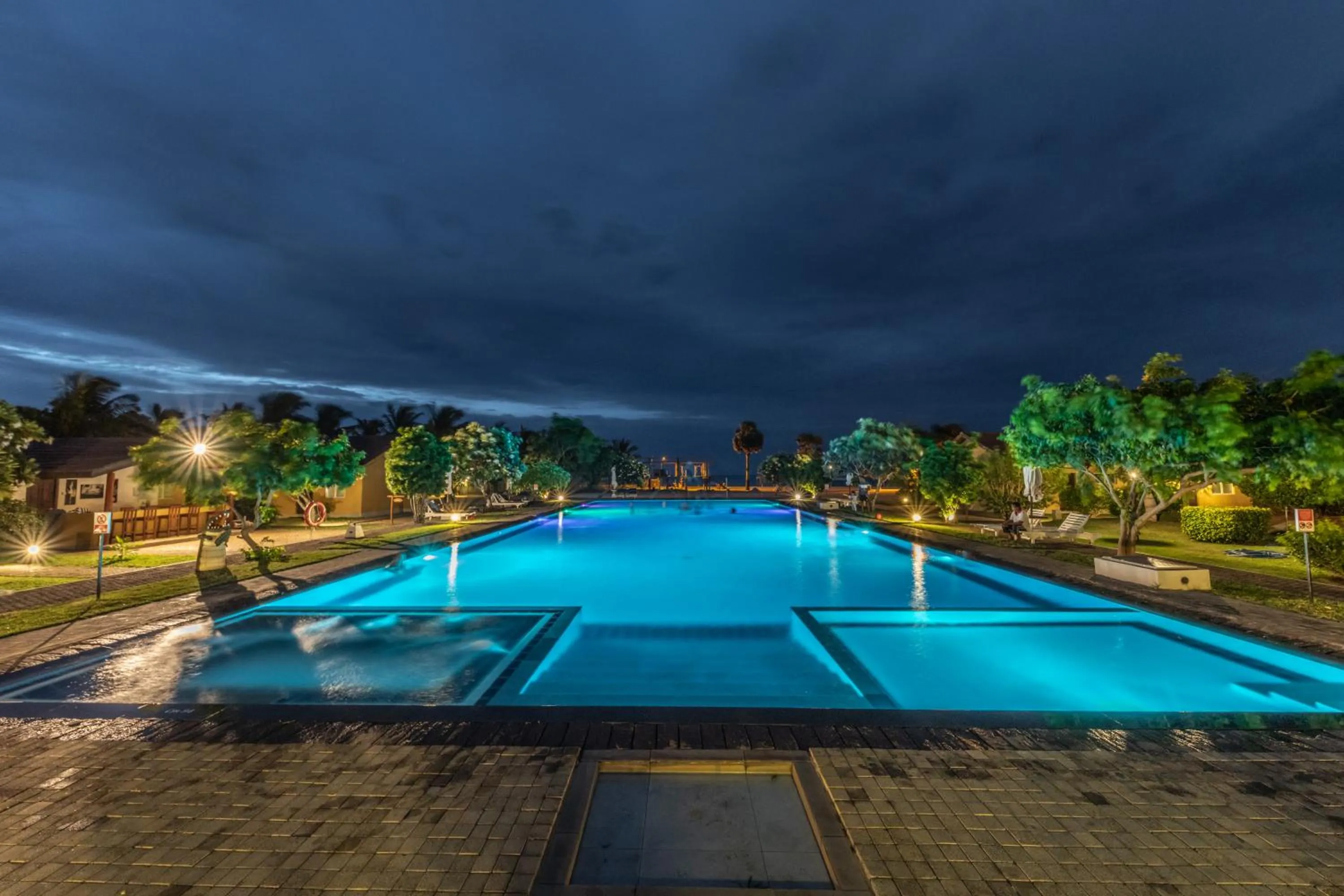 Swimming pool in Amethyst Resort Passikudah