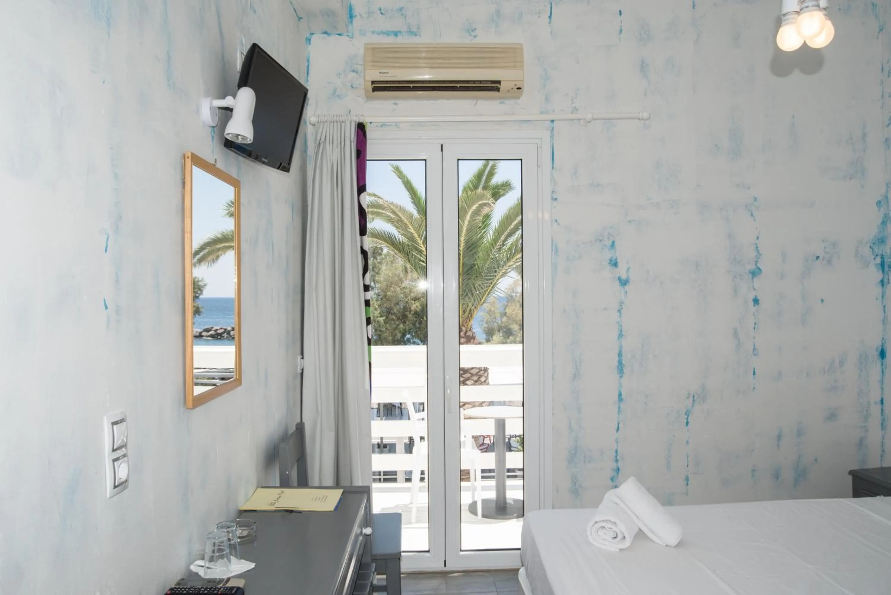 Sea view, Bed in Beach Boutique Hotel