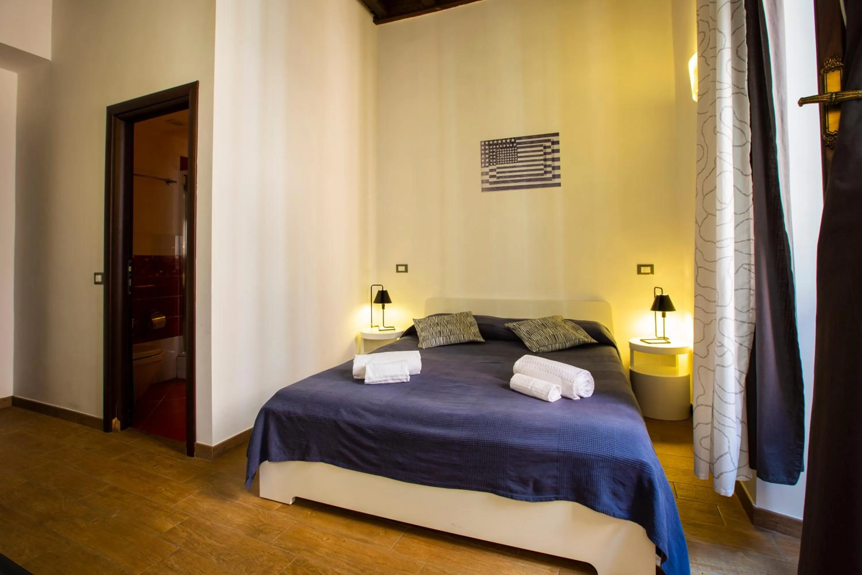 Photo of the whole room, Bed in POP Art B&B