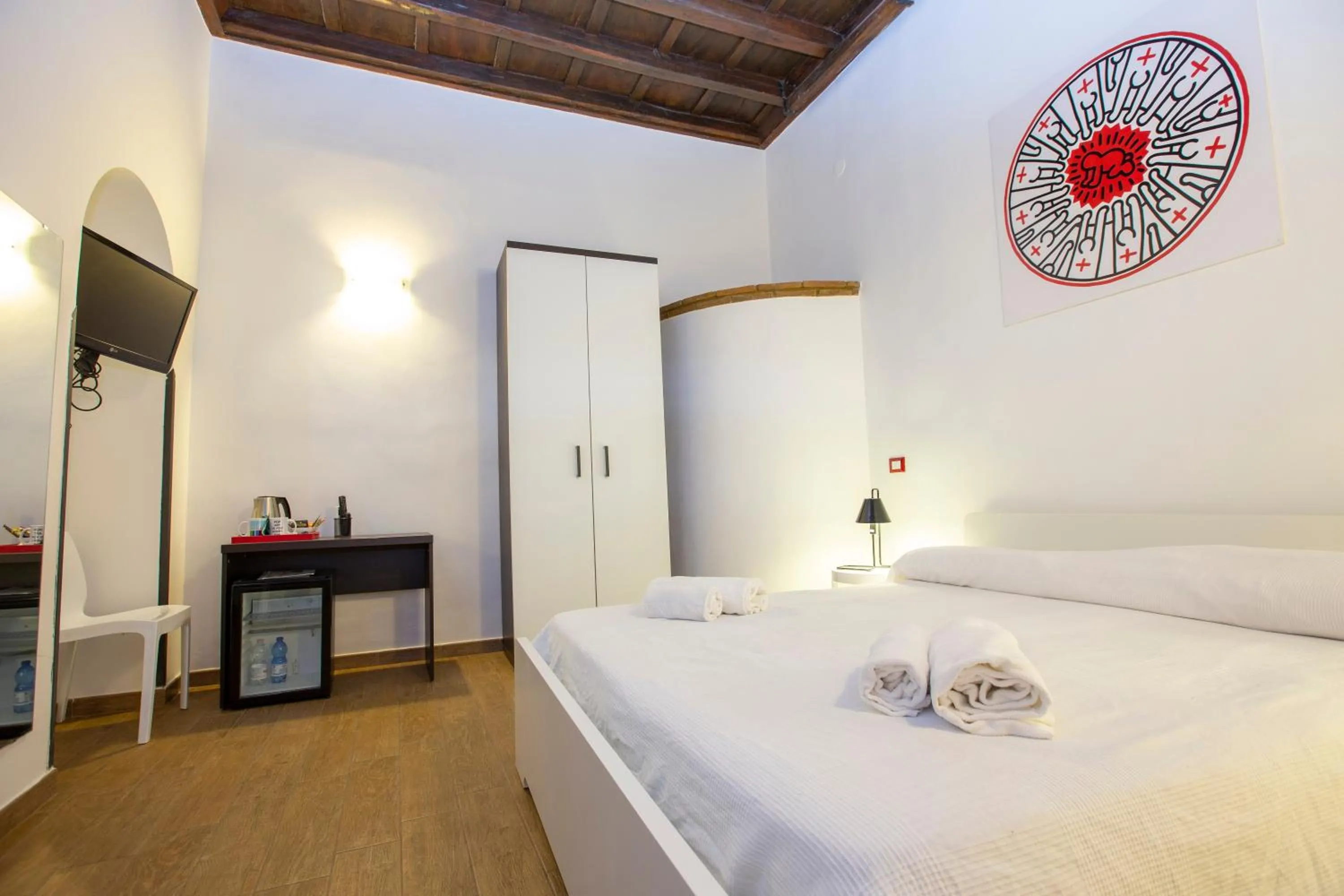 Photo of the whole room, Bed in POP Art B&B