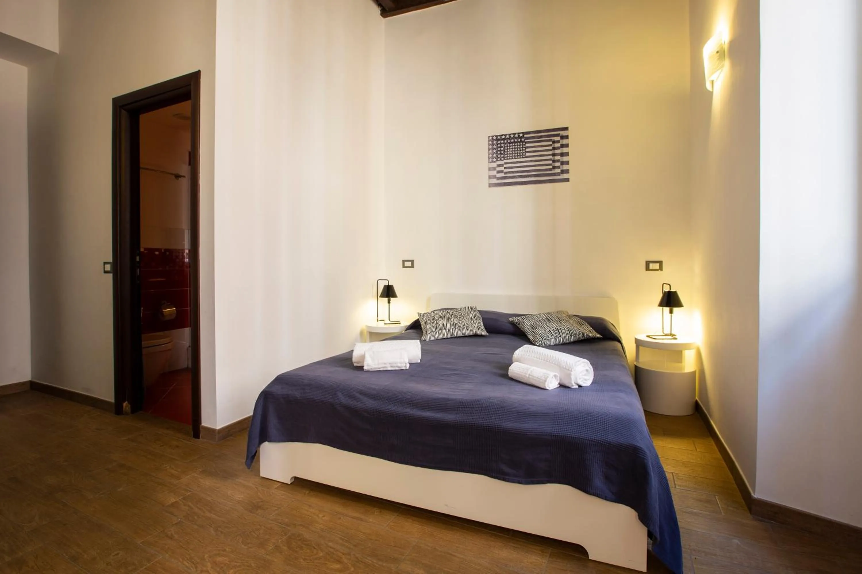 Photo of the whole room, Bed in POP Art B&B