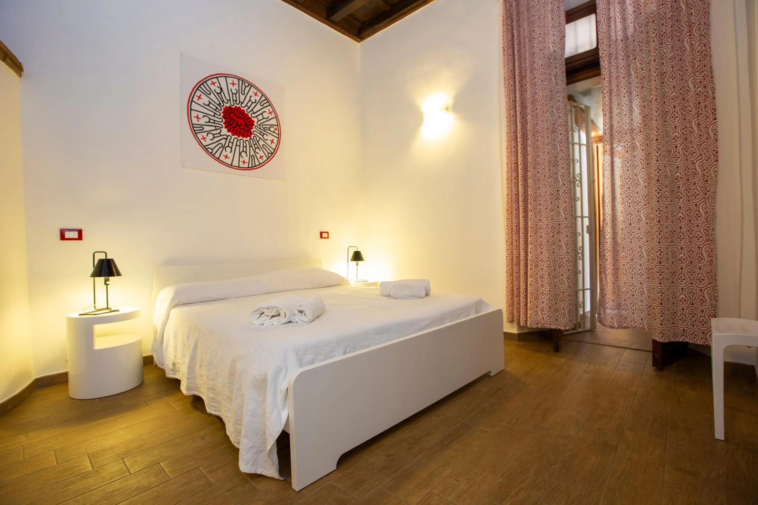 Photo of the whole room, Bed in POP Art B&B