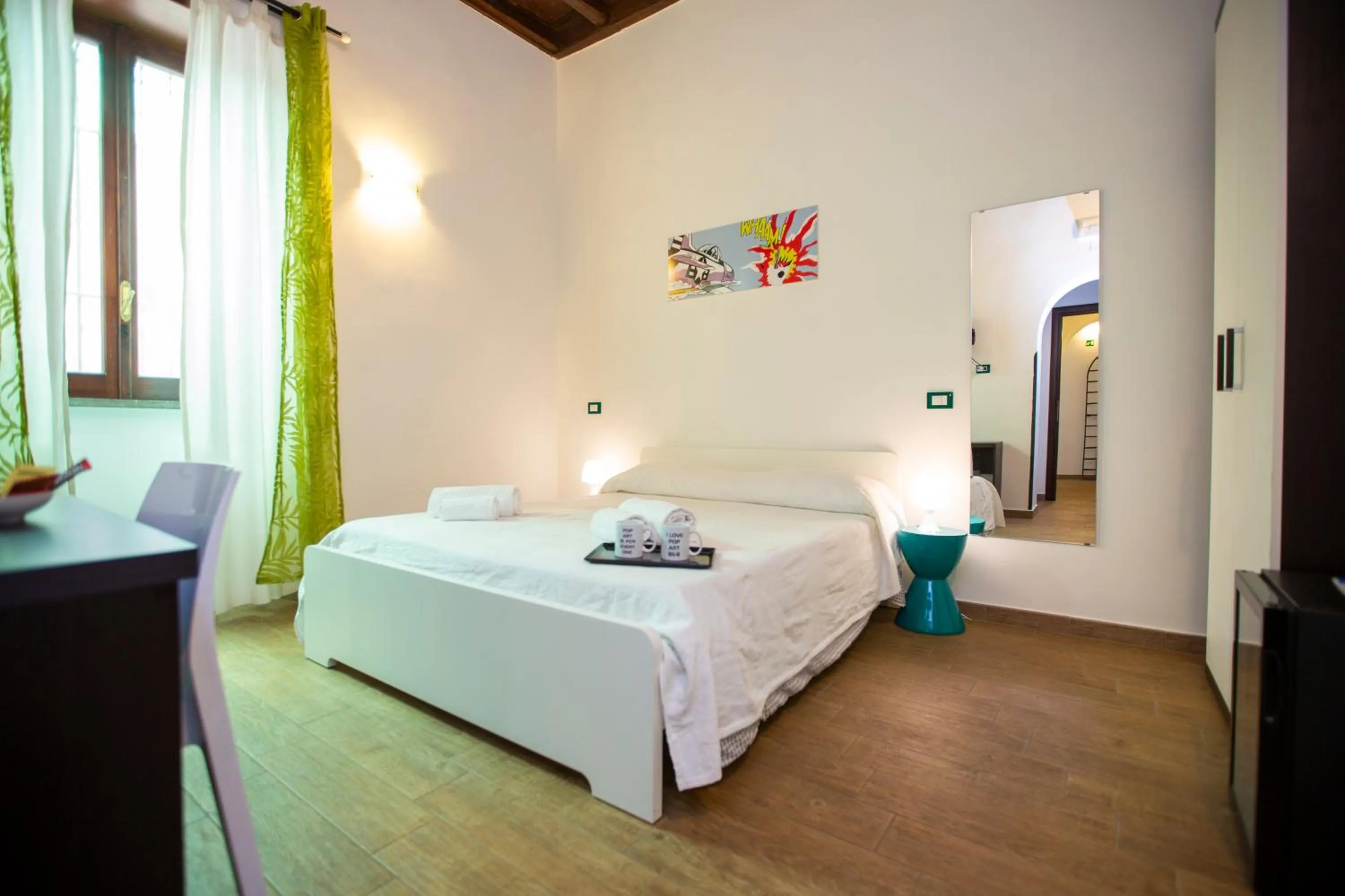 Photo of the whole room, Bed in POP Art B&B