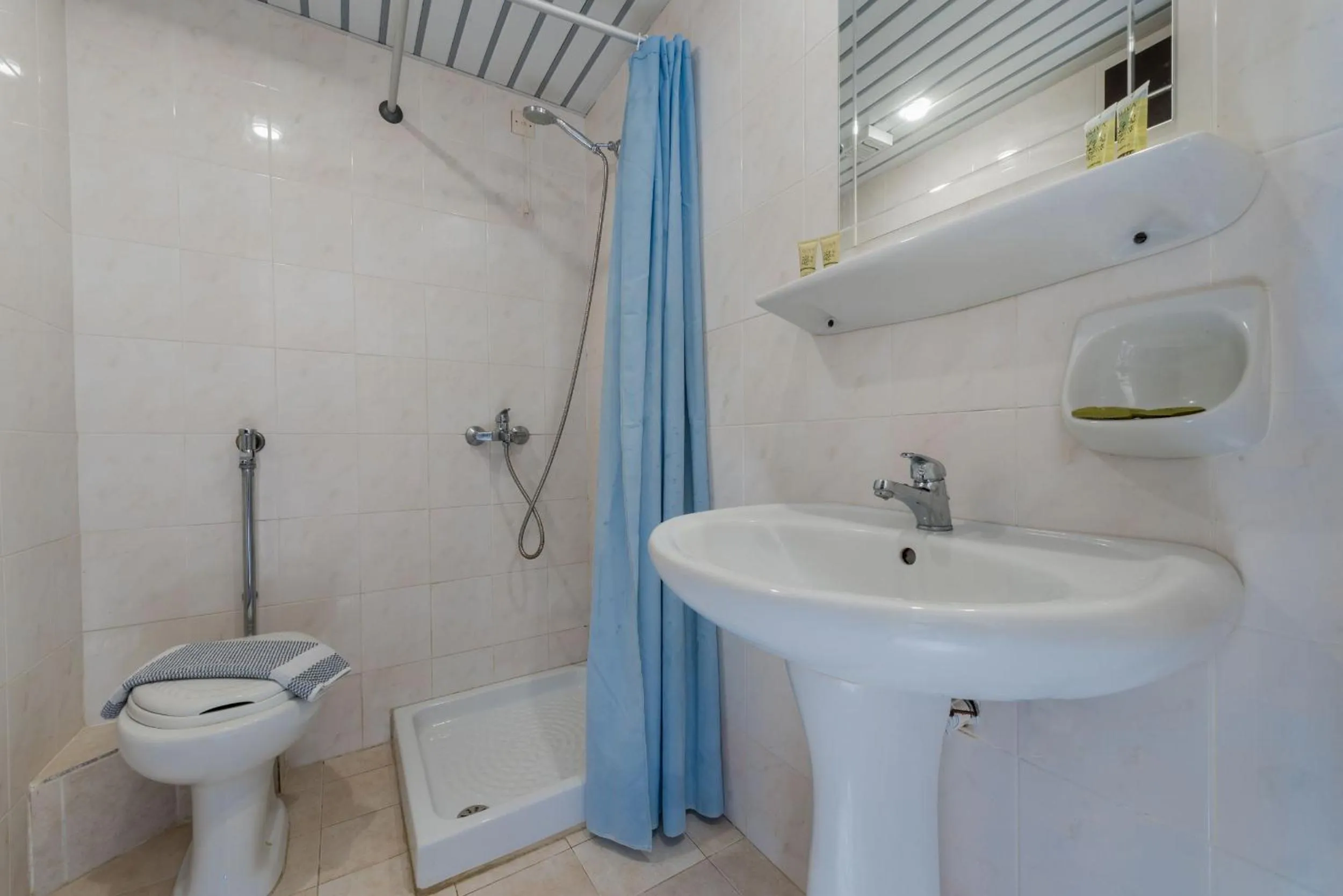 Shower in Hotel Cronulla