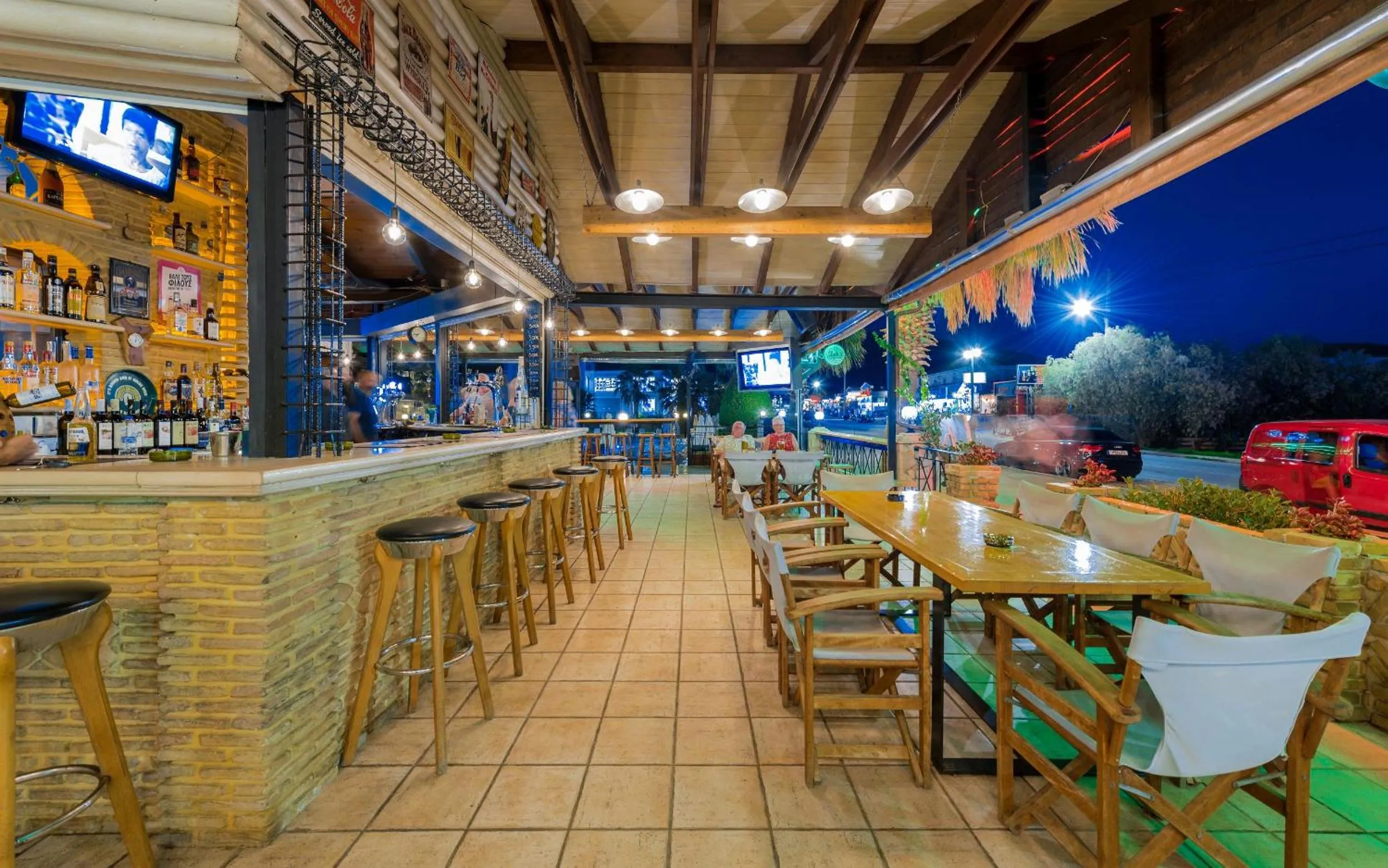 Restaurant/places to eat in Hotel Cronulla