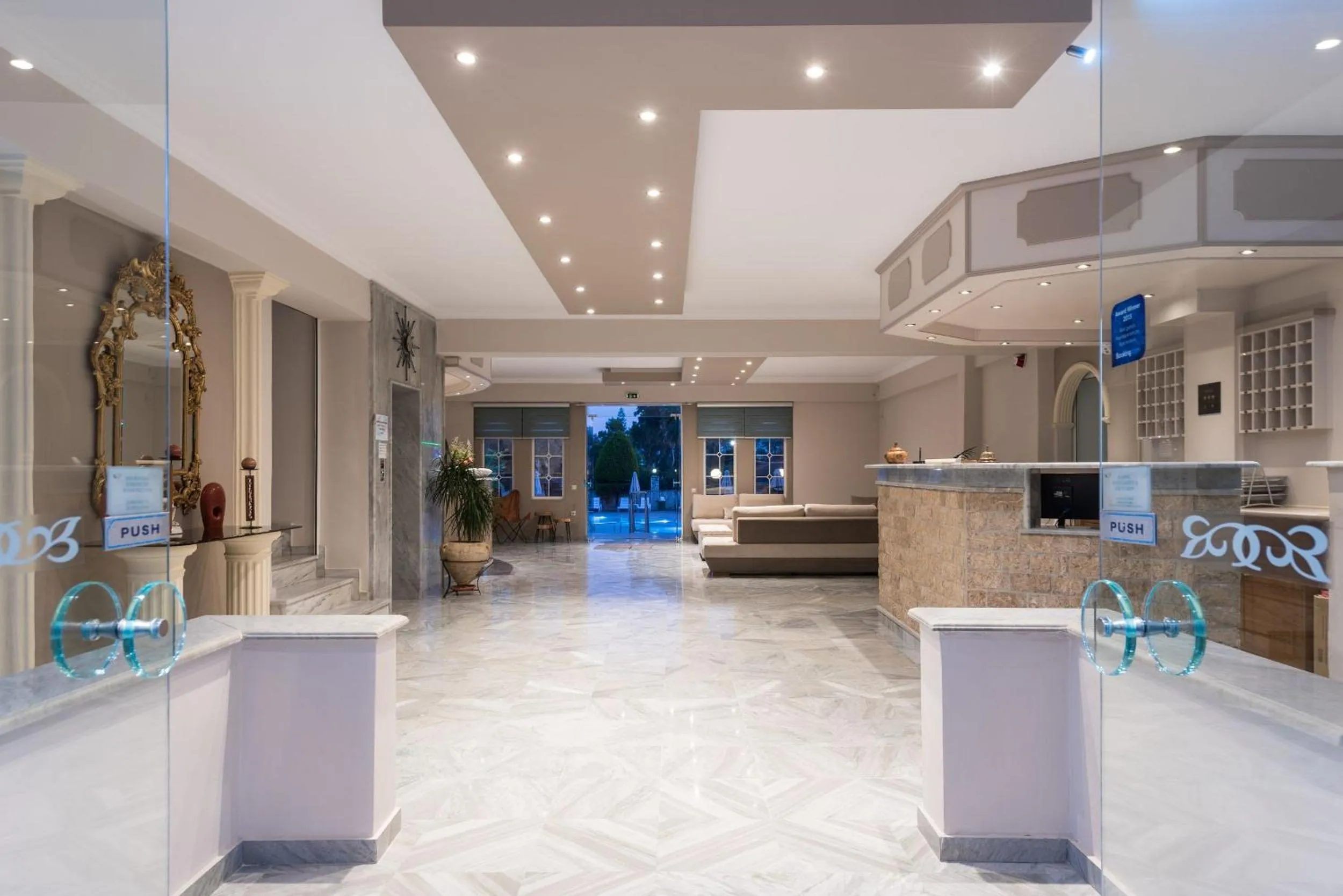 Lobby or reception in Hotel Cronulla