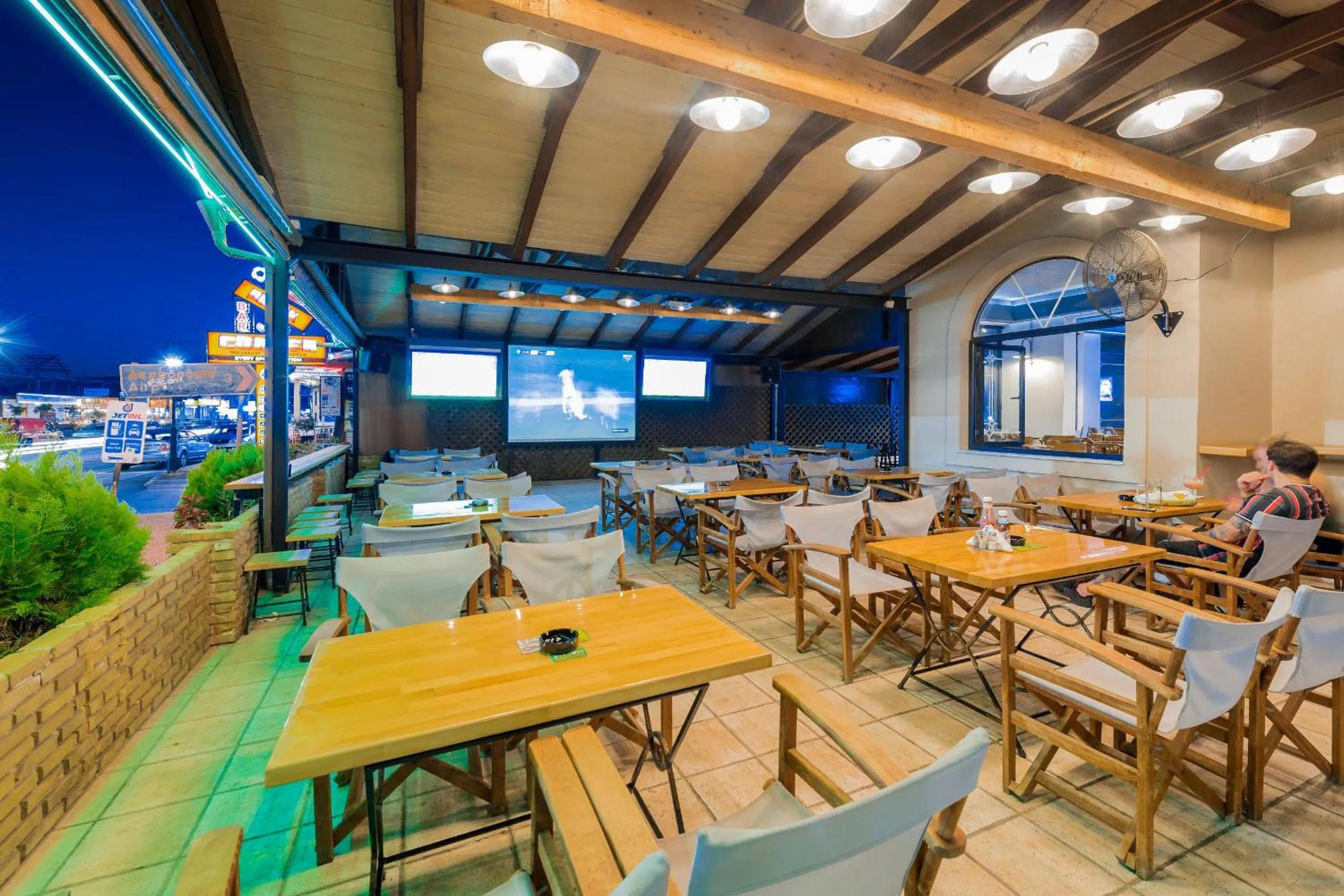 Restaurant/places to eat in Hotel Cronulla