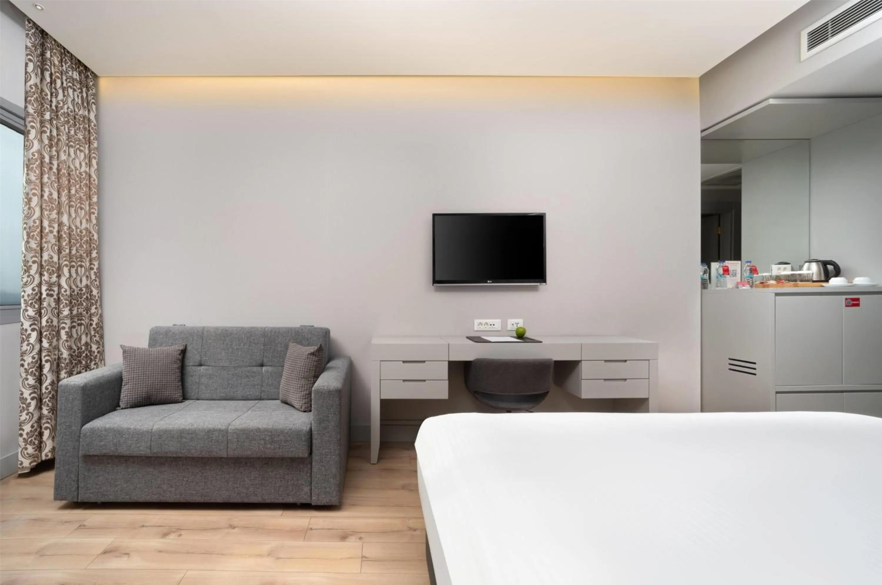 Photo of the whole room, Bed in Ramada Plaza by Wyndham Istanbul Atakoy