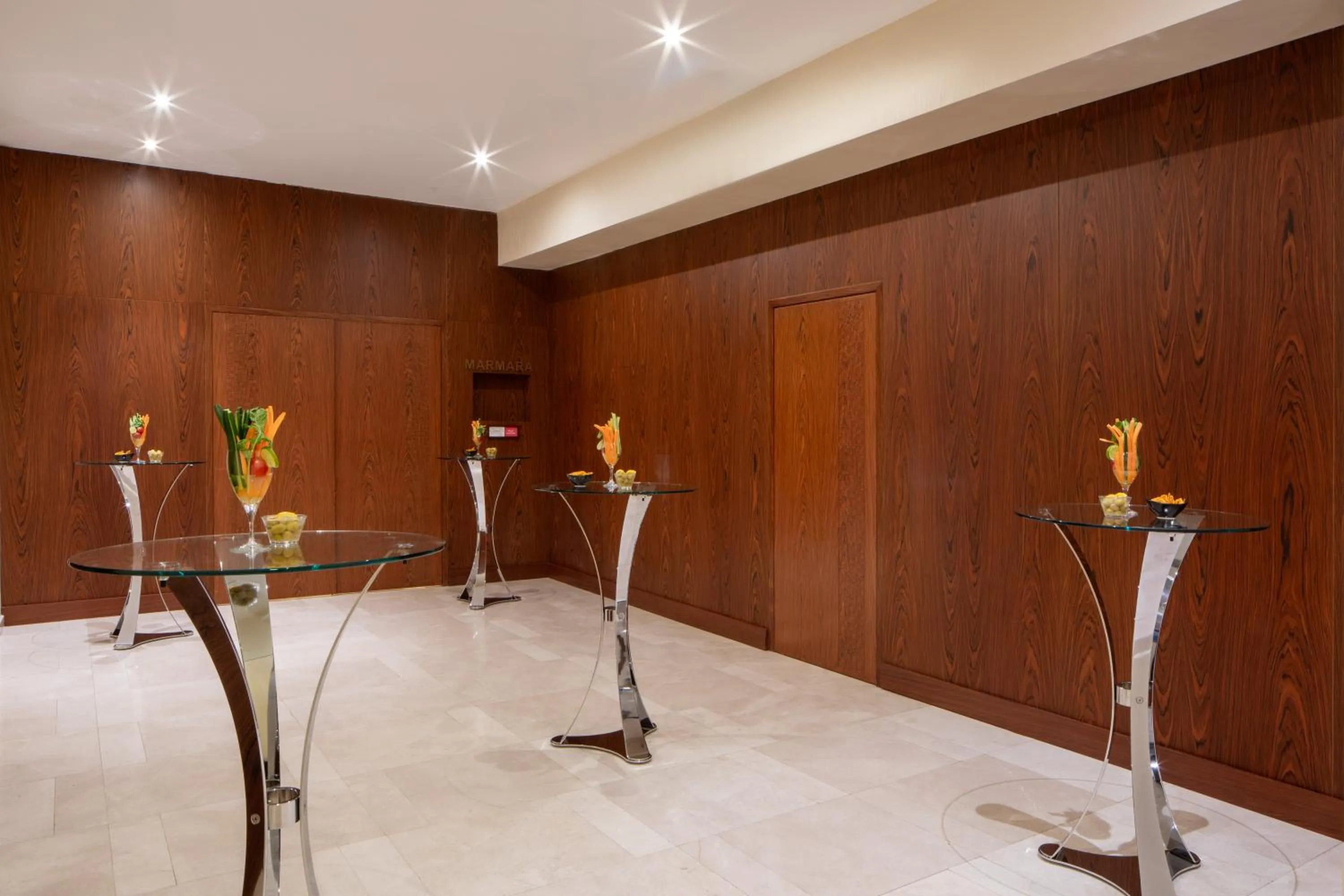 Food and drinks in Ramada Plaza by Wyndham Istanbul Atakoy