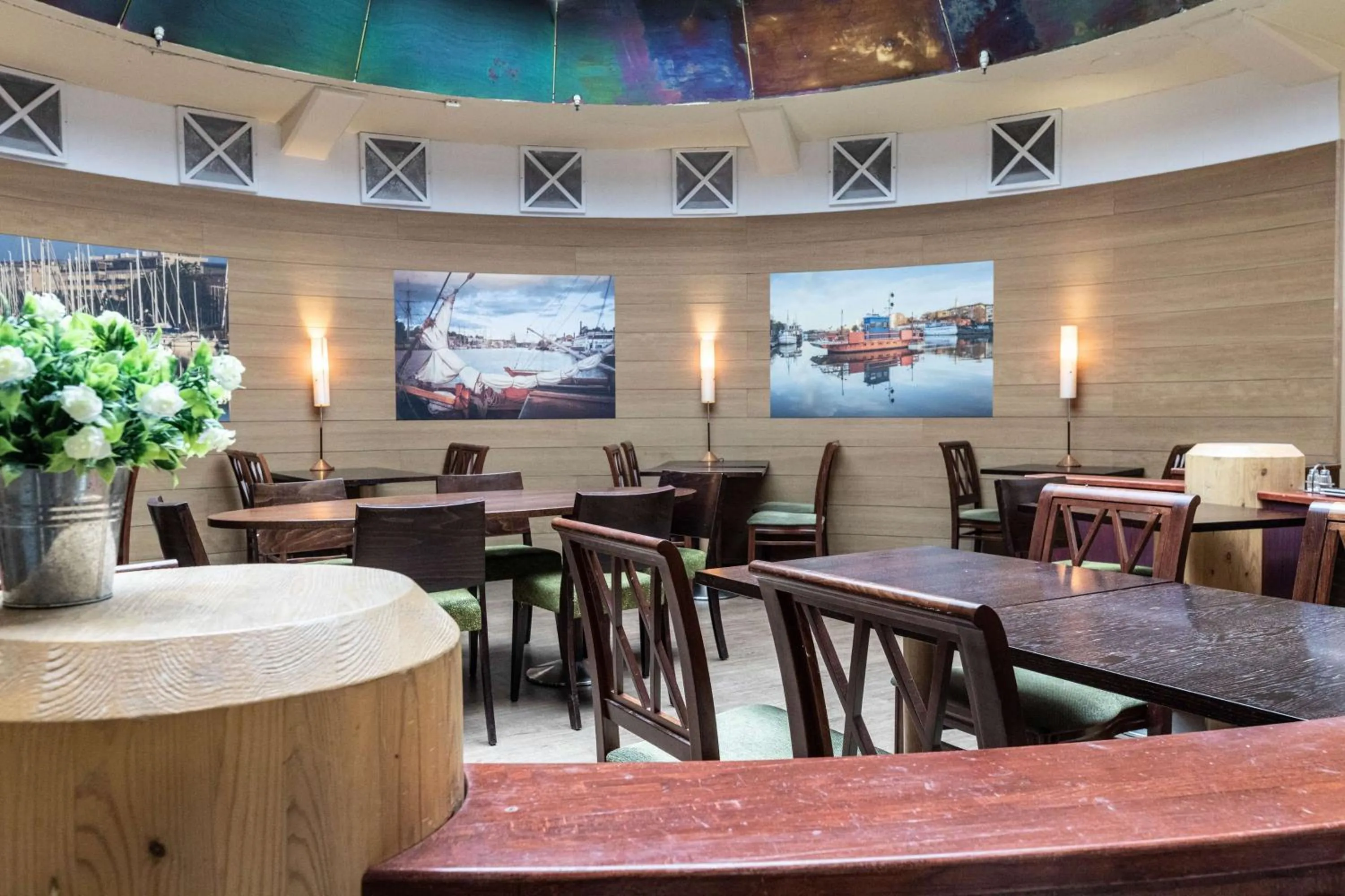 Restaurant/places to eat in Scandic Atrium