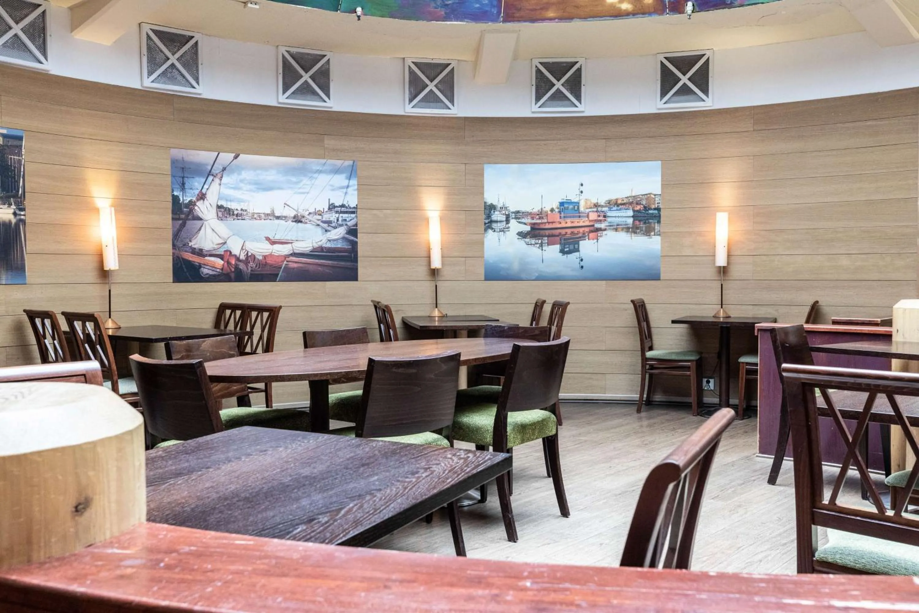 Restaurant/places to eat in Scandic Atrium