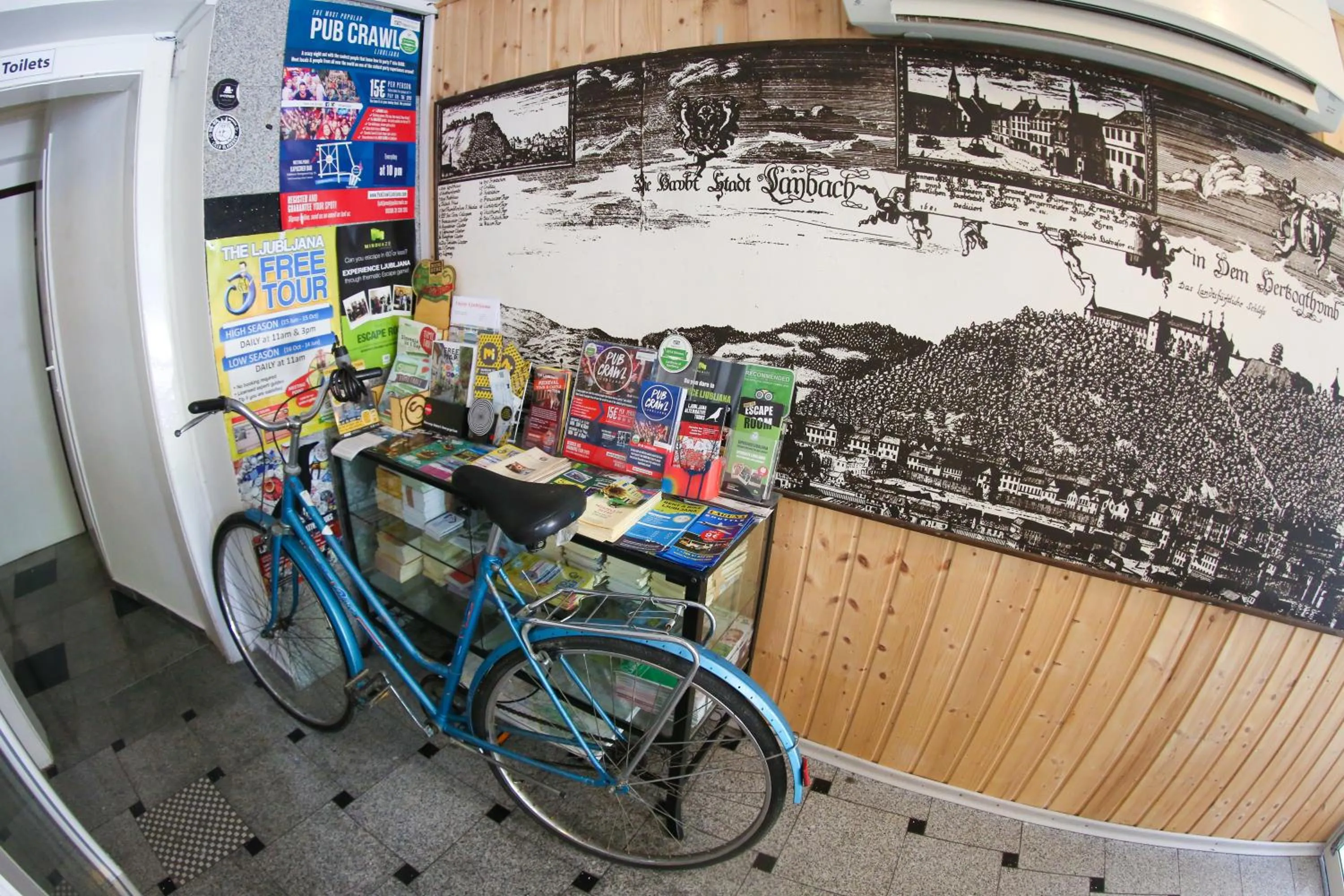 Facade/entrance in Hostel 24