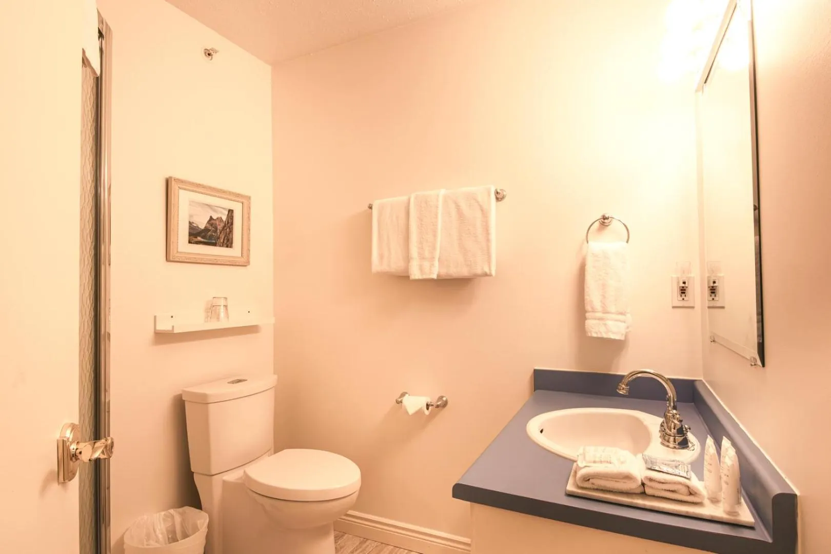 Bathroom in Courthouse Inn Revelstoke