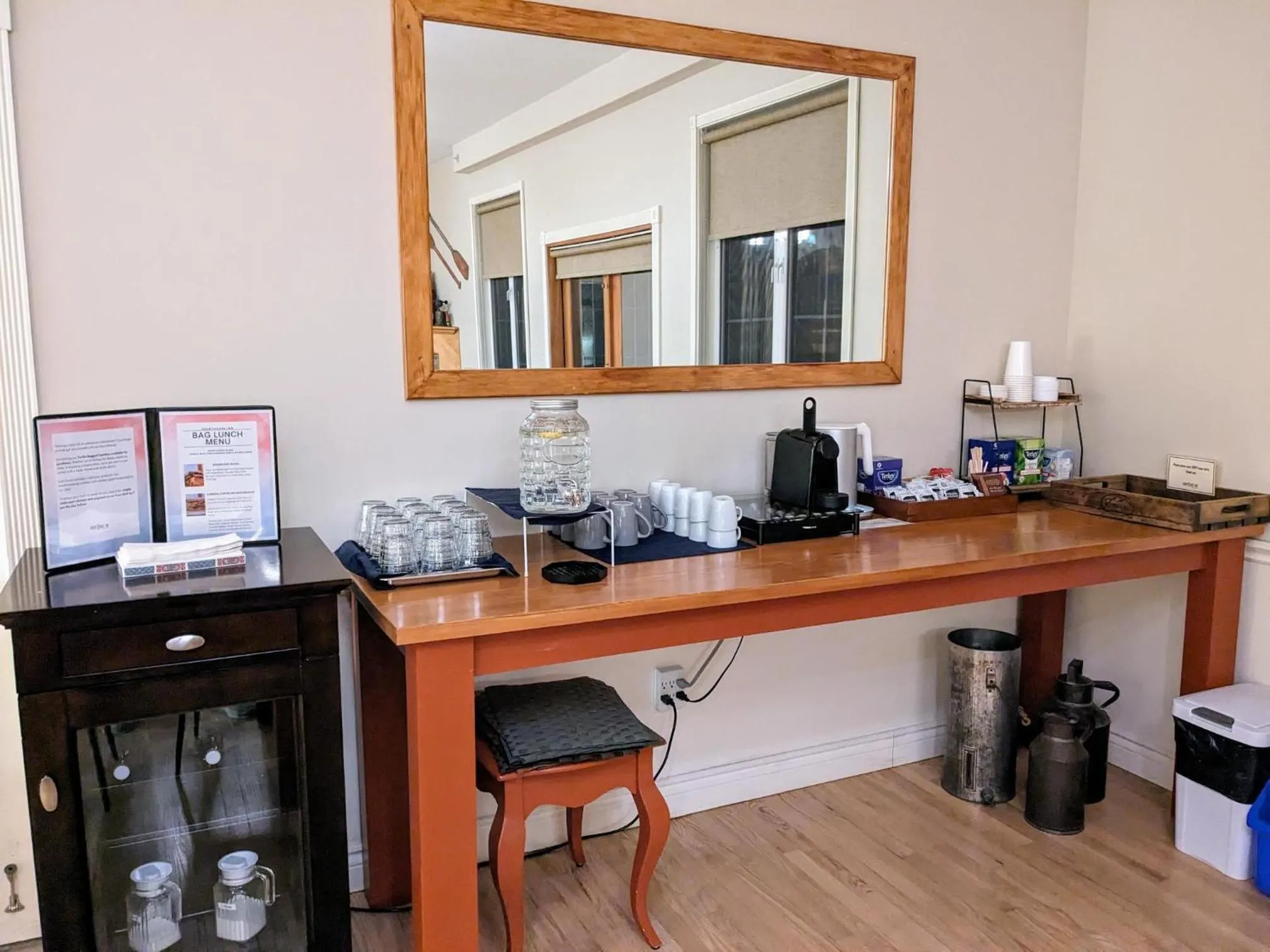 Coffee/tea facilities in Courthouse Inn Revelstoke