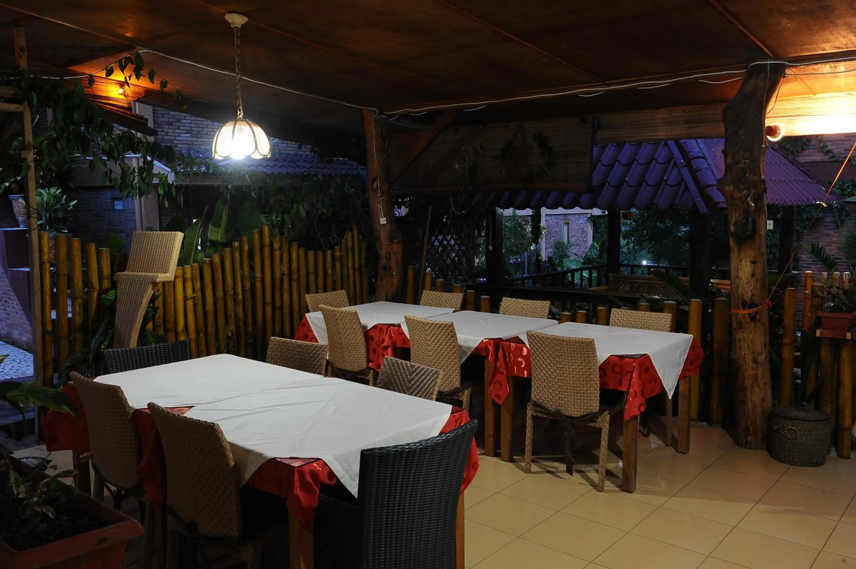 Restaurant/places to eat in Toba Village Inn