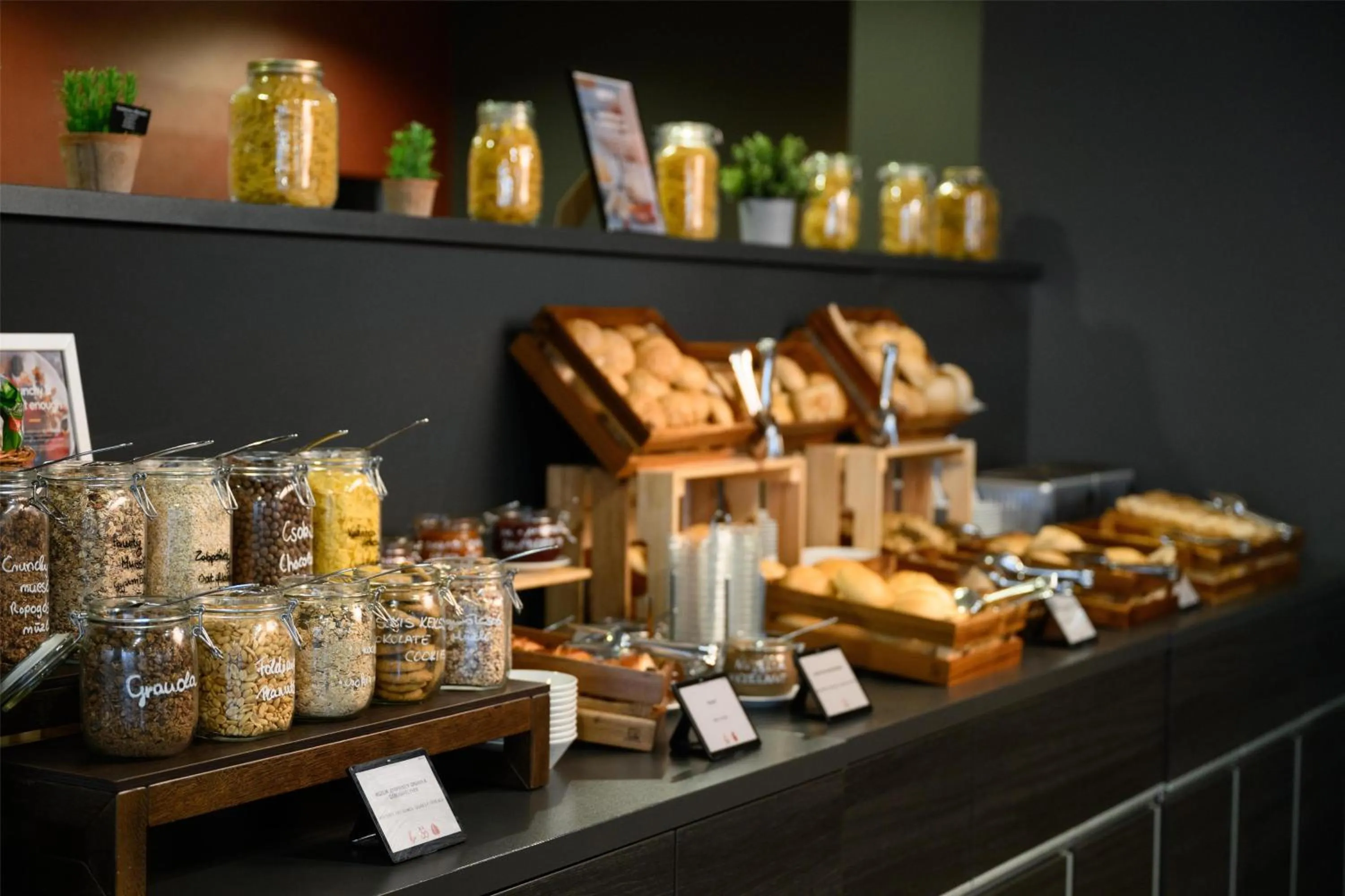 Restaurant/places to eat in Park Inn By Radisson Budapest