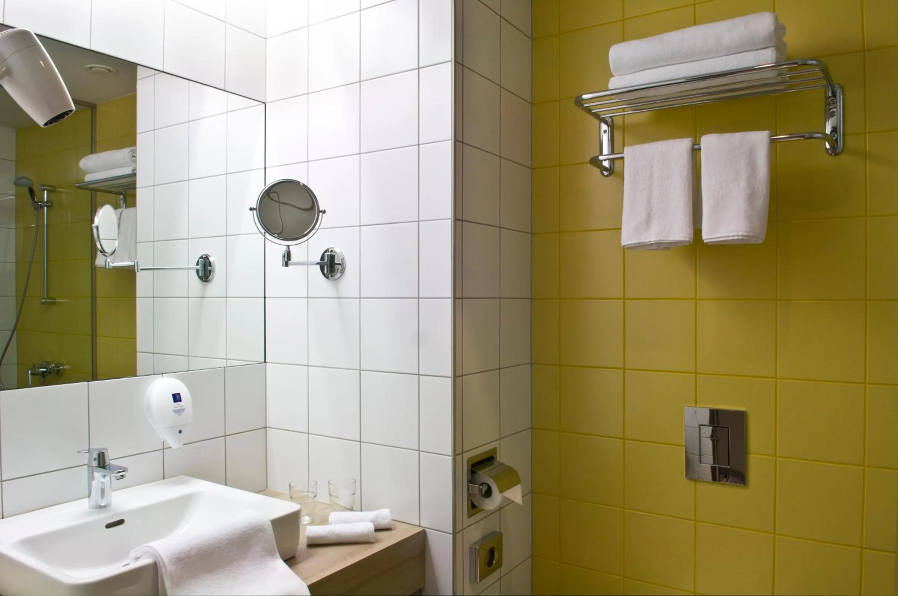 Bathroom in Park Inn By Radisson Budapest