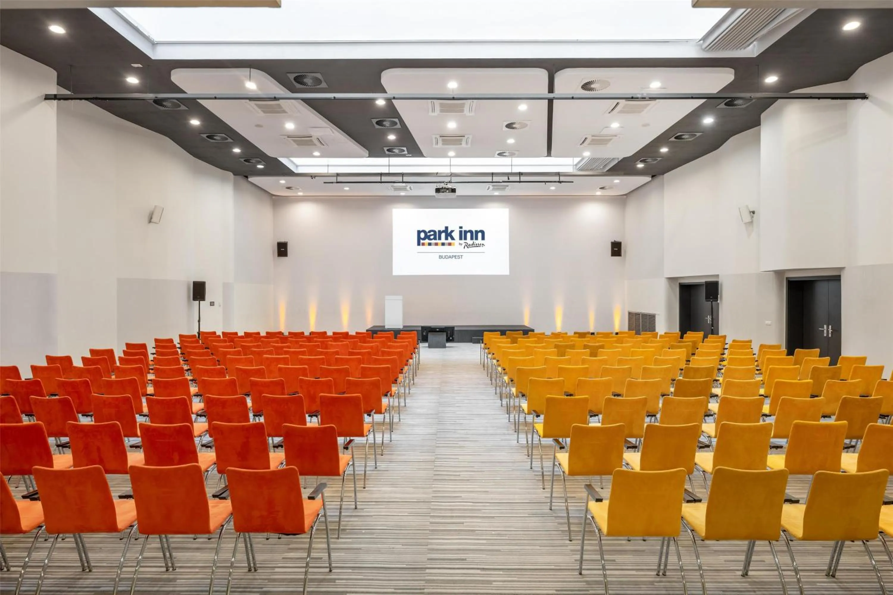 Meeting/conference room in Park Inn By Radisson Budapest