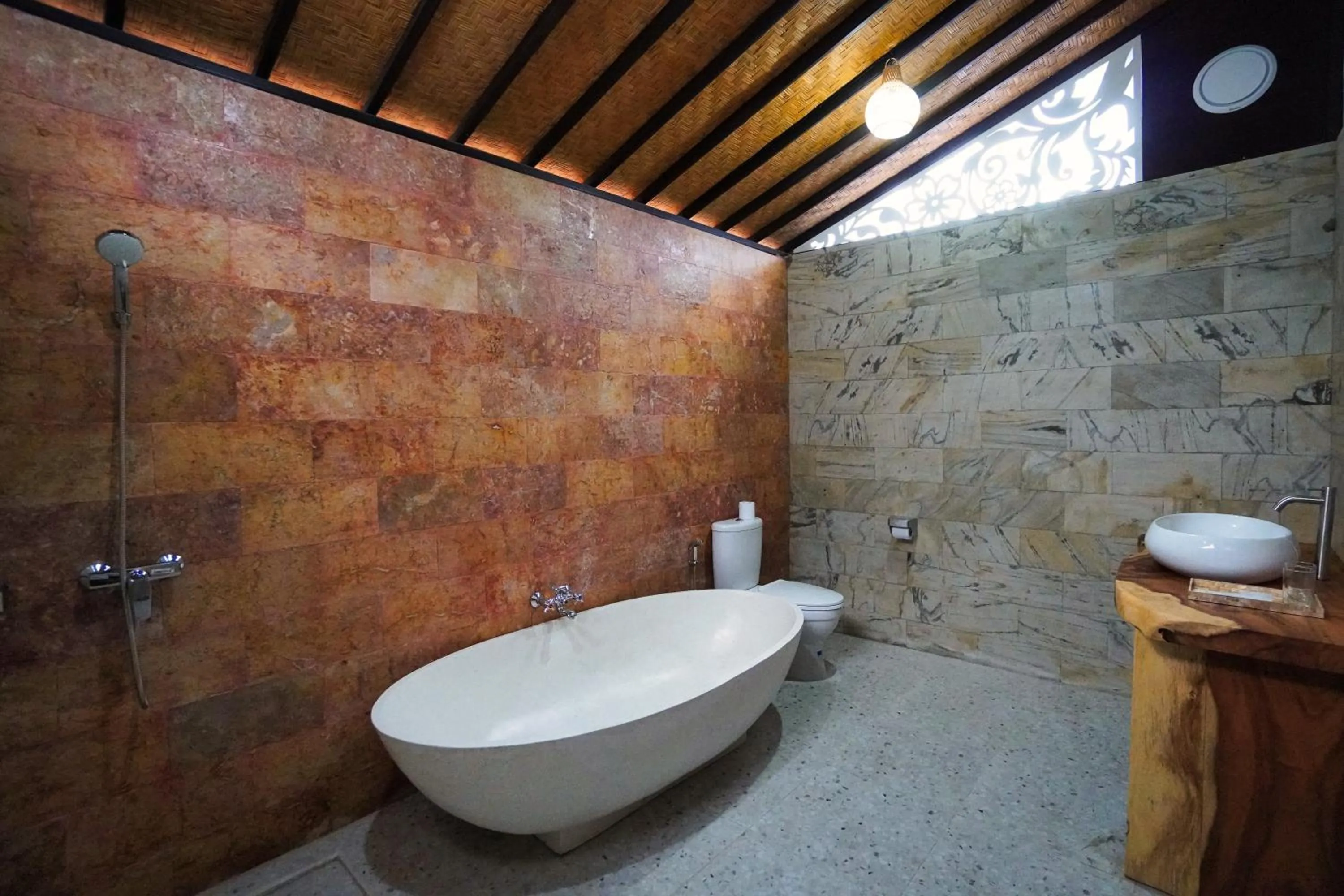 Toilet in Adil Villa & Resort