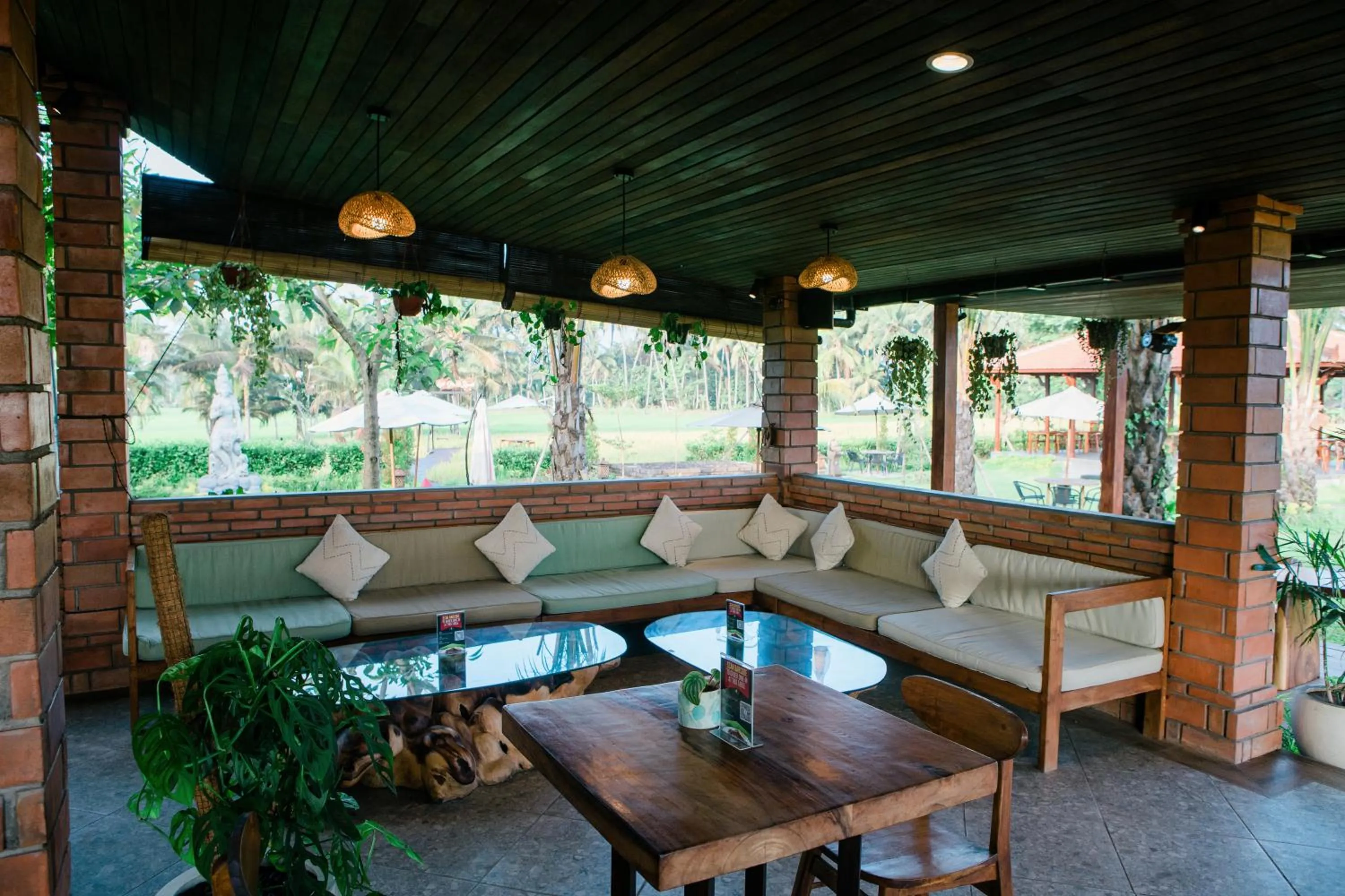 Restaurant/places to eat in Adil Villa & Resort