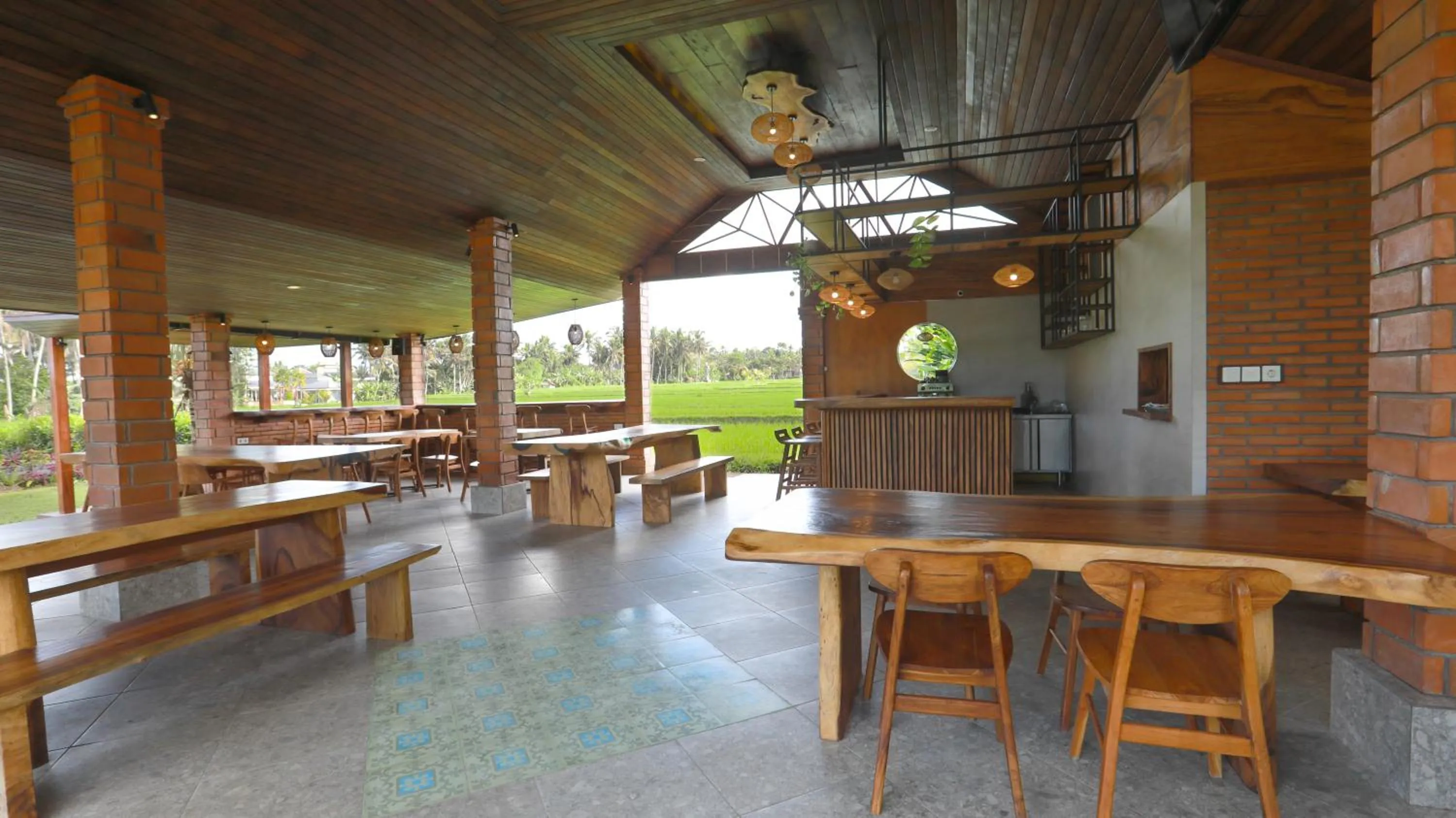 Restaurant/places to eat in Adil Villa & Resort