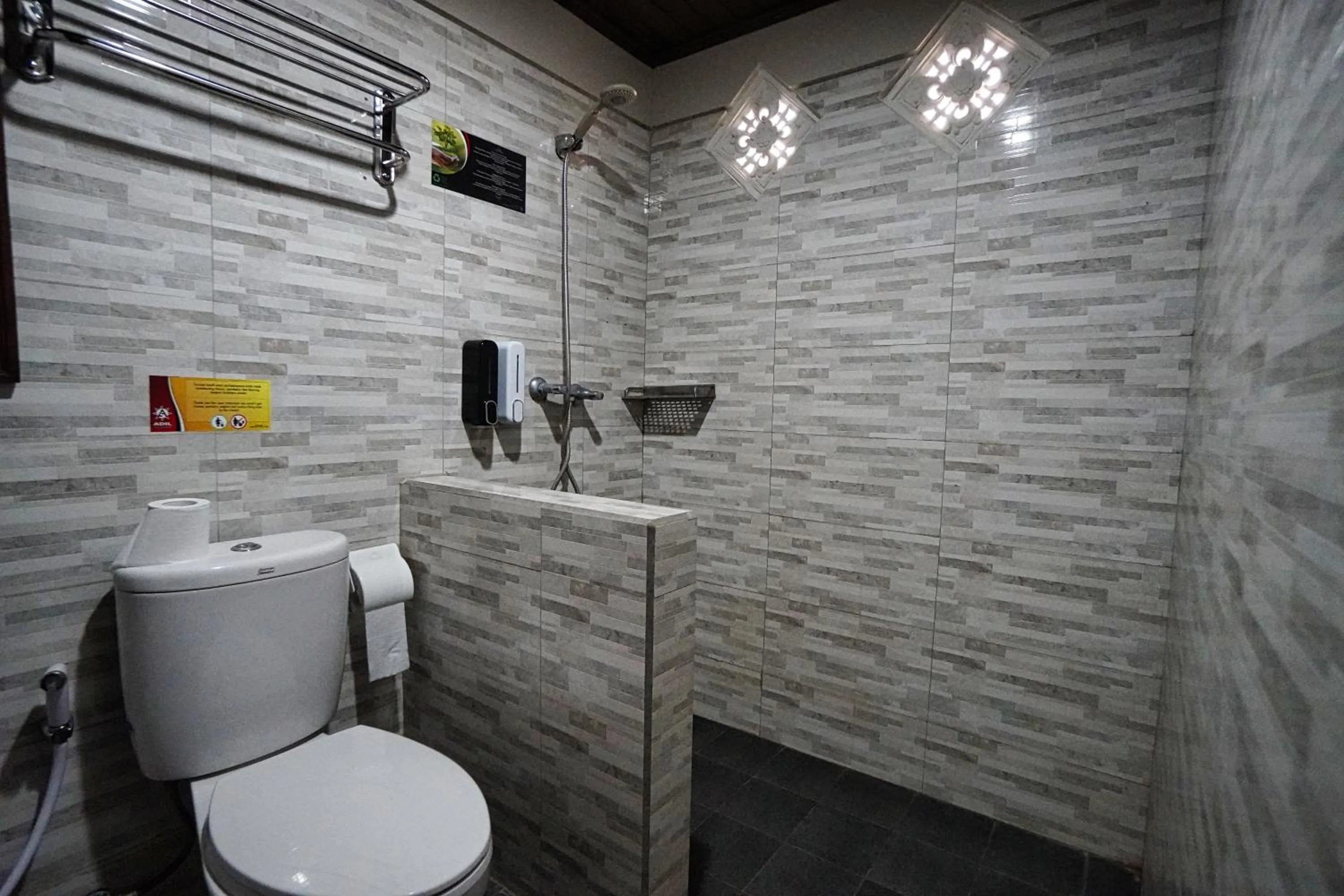 Toilet in Adil Villa & Resort