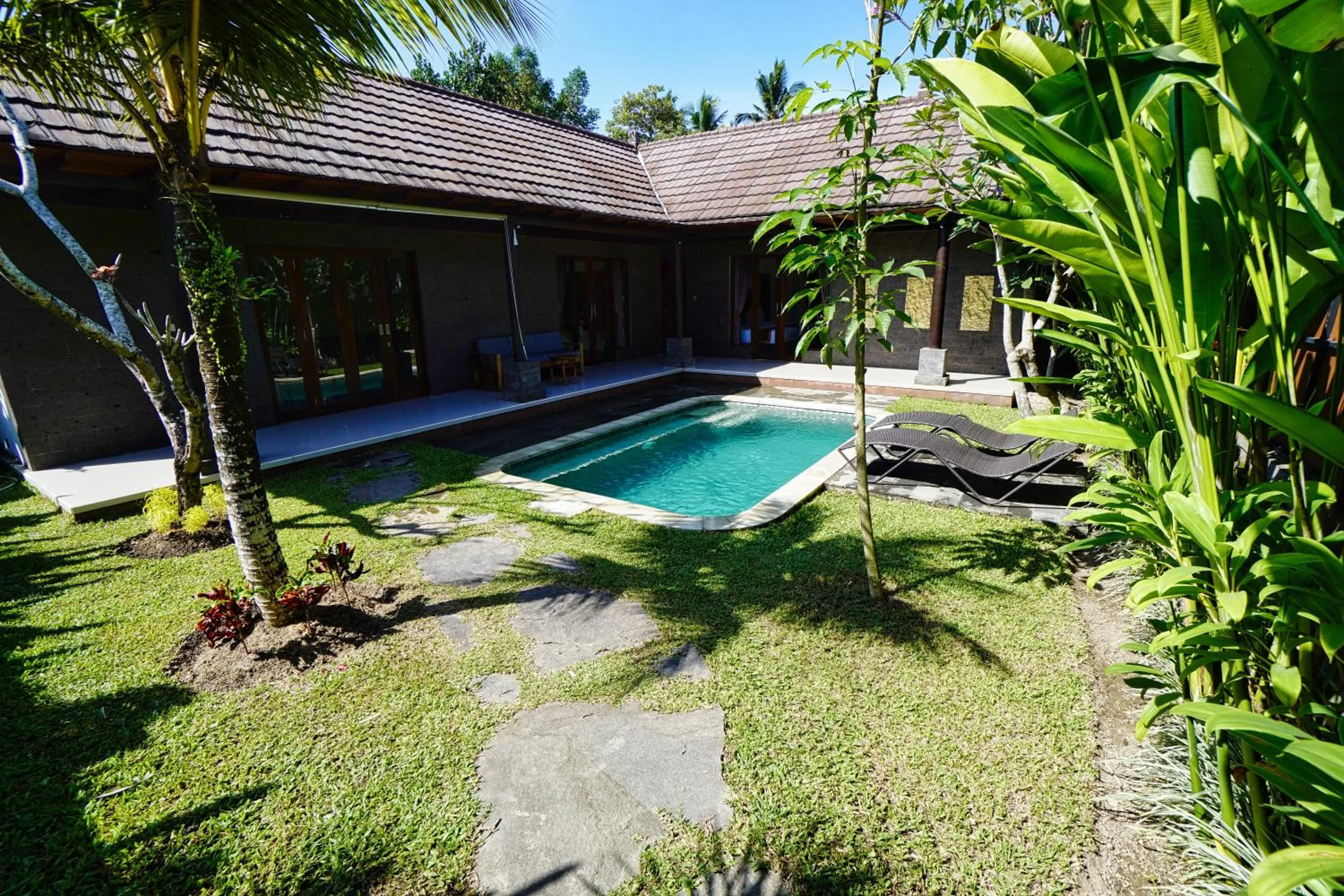 Swimming pool in Adil Villa & Resort