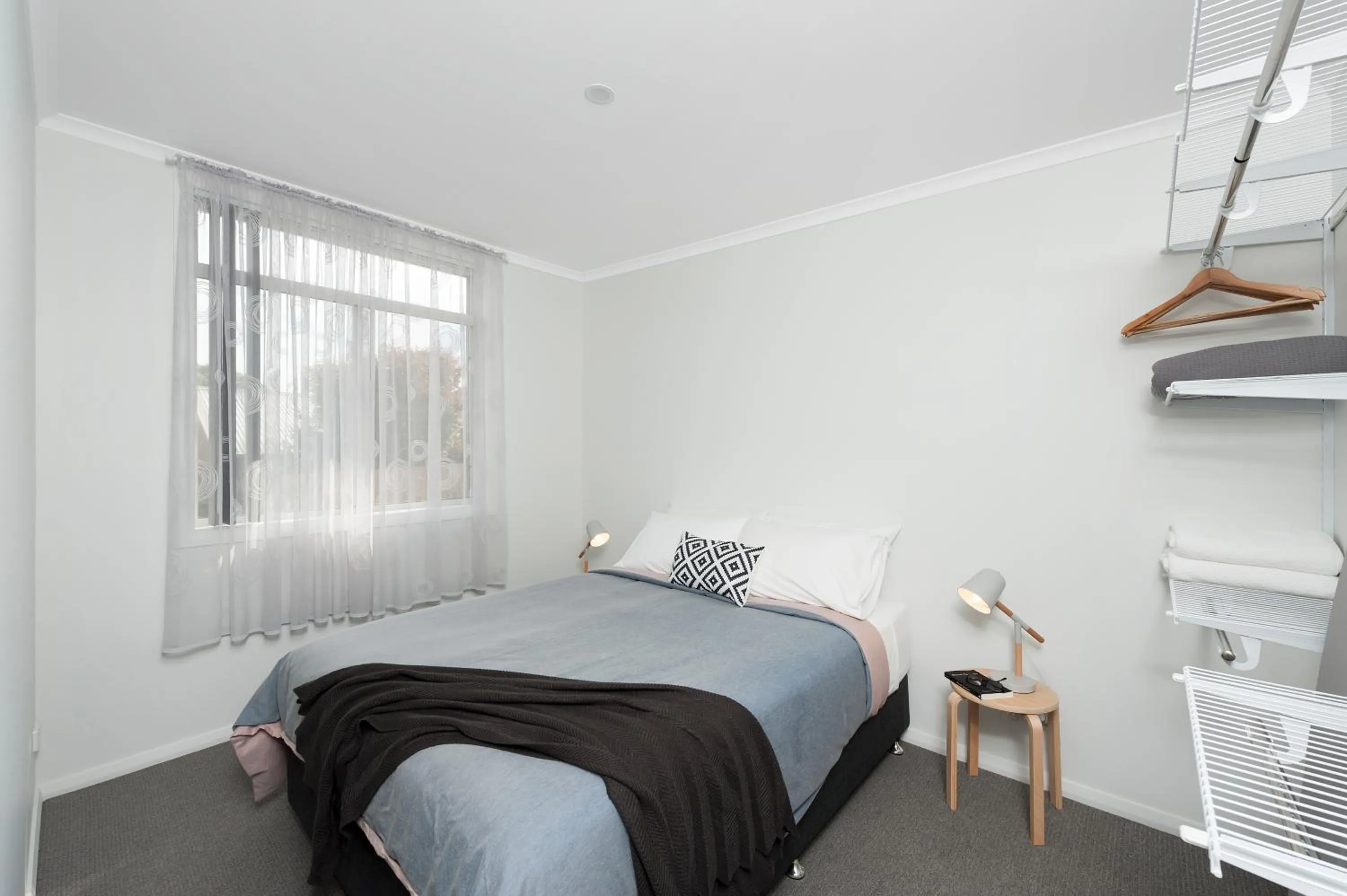 Bedroom, Bed in 125 Milton