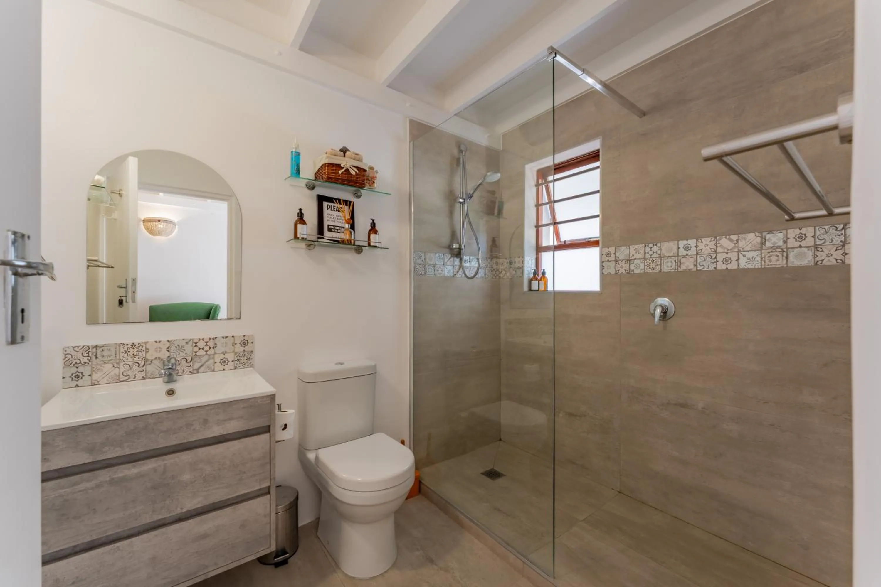 Bathroom in Cycads on Sea Guest House