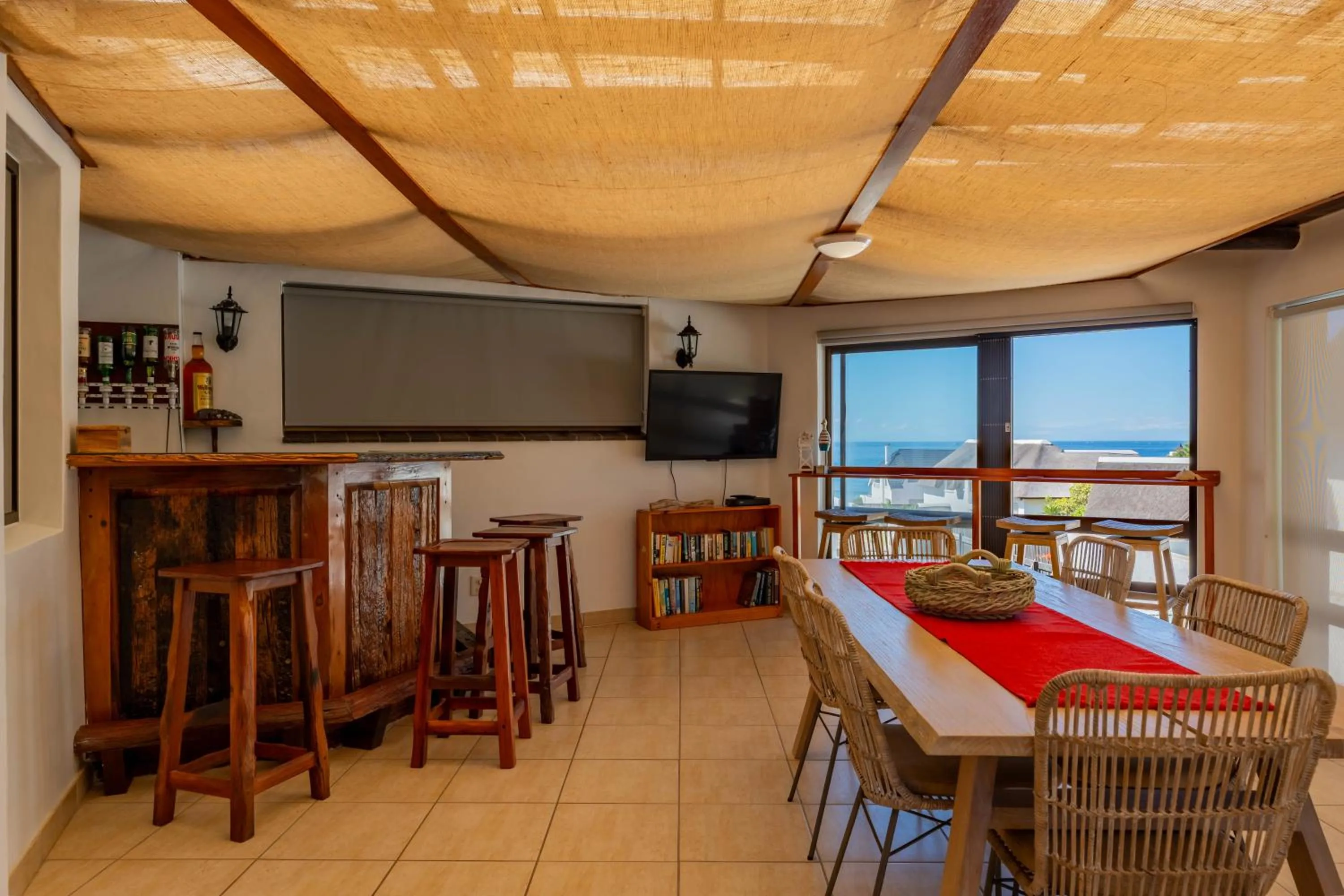 Lounge or bar in Cycads on Sea Guest House