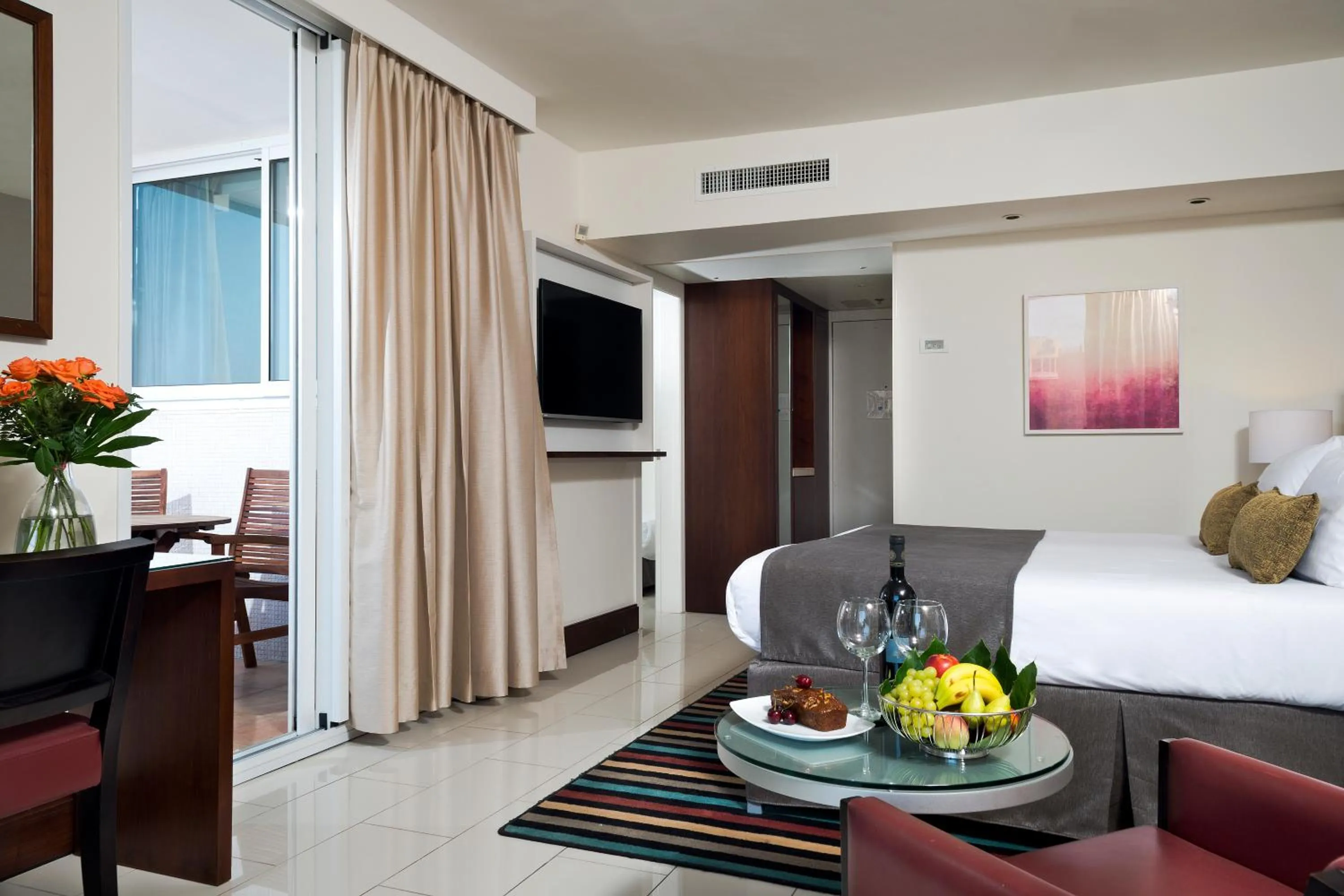 Photo of the whole room, Bed in King Solomon by Isrotel Collection