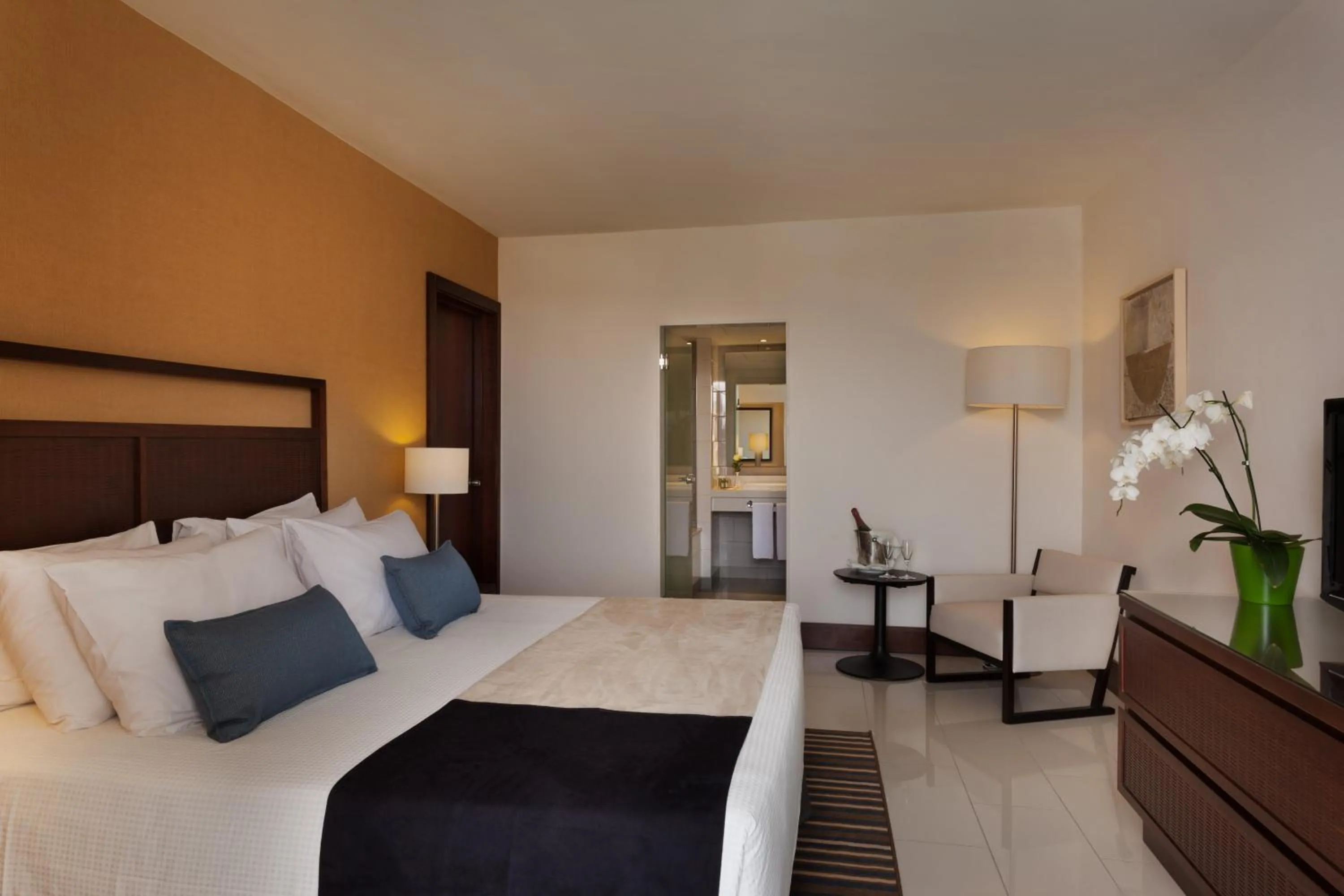 Photo of the whole room, Bed in King Solomon by Isrotel Collection