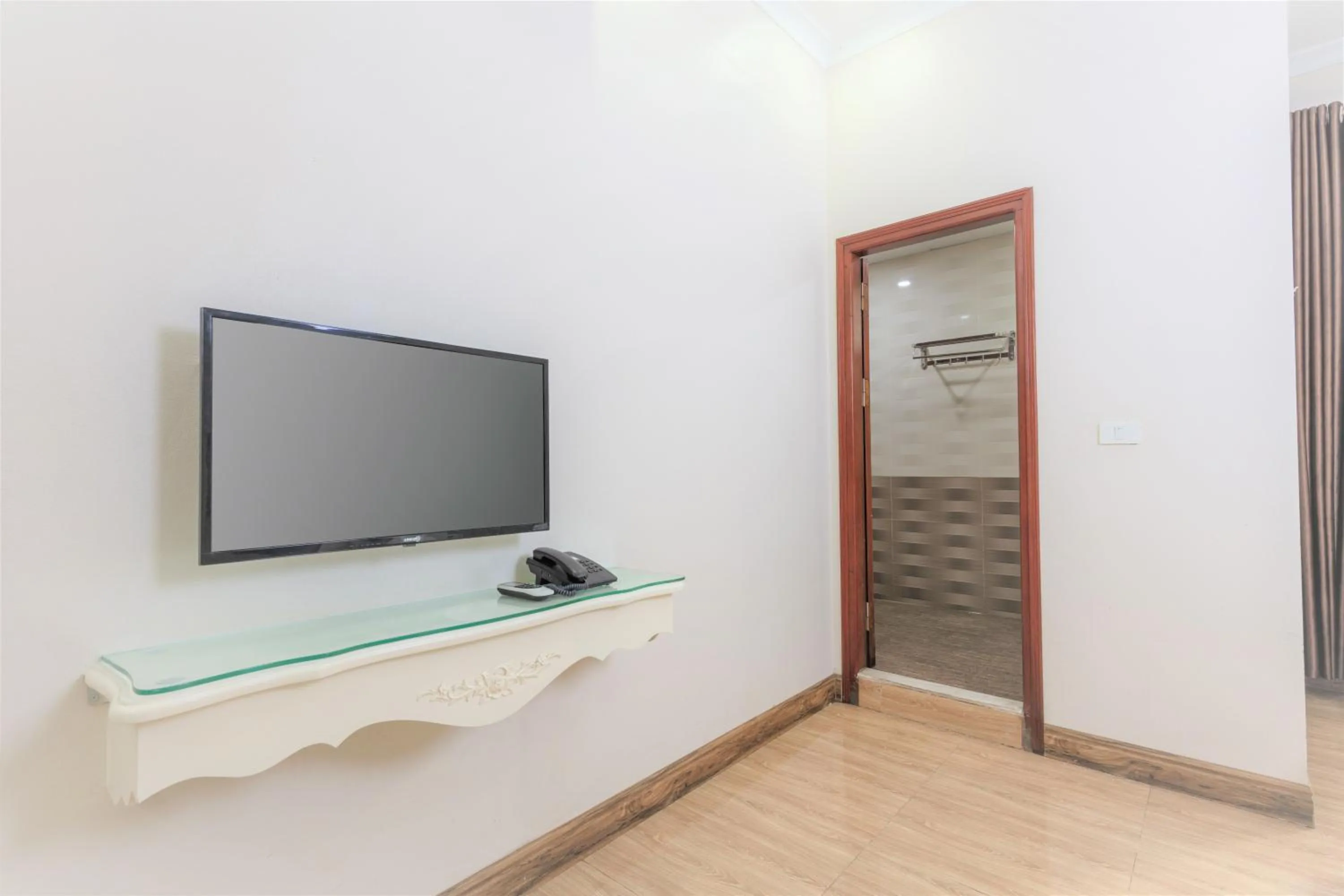 TV and multimedia in Phoenix Hotel Ha Long