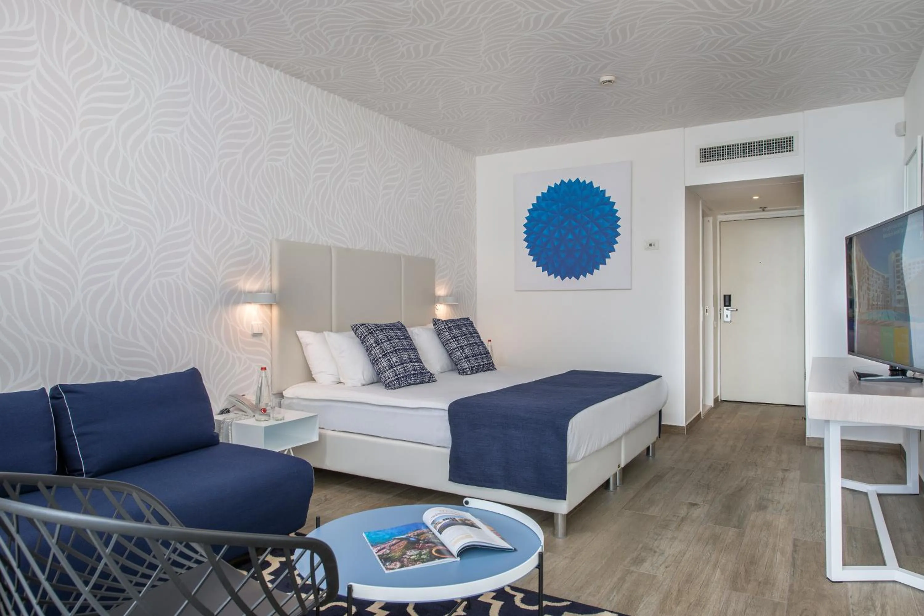 Photo of the whole room in Sport Club by Isrotel Collection