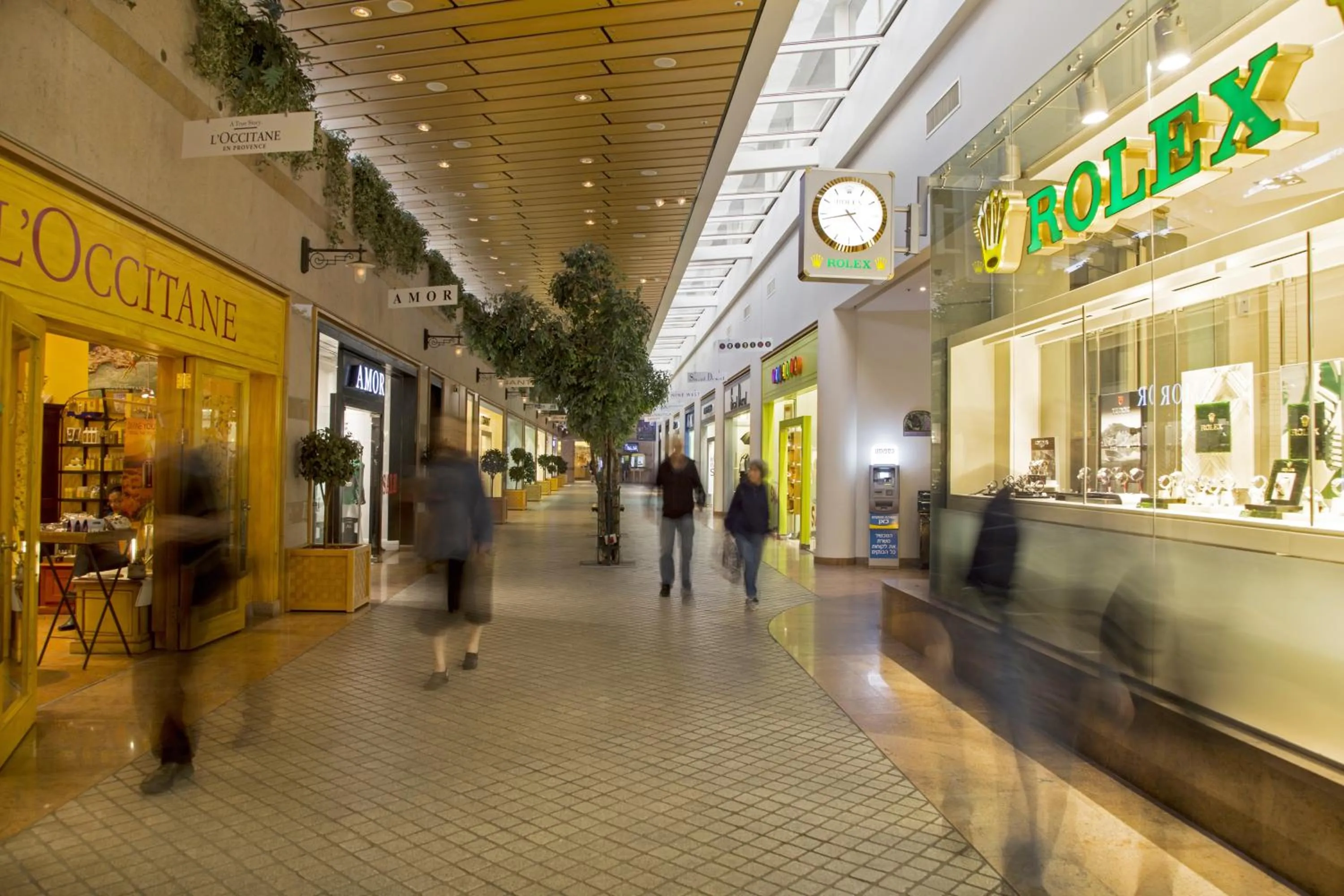 On-site shops in Royal Garden by Isrotel Collection