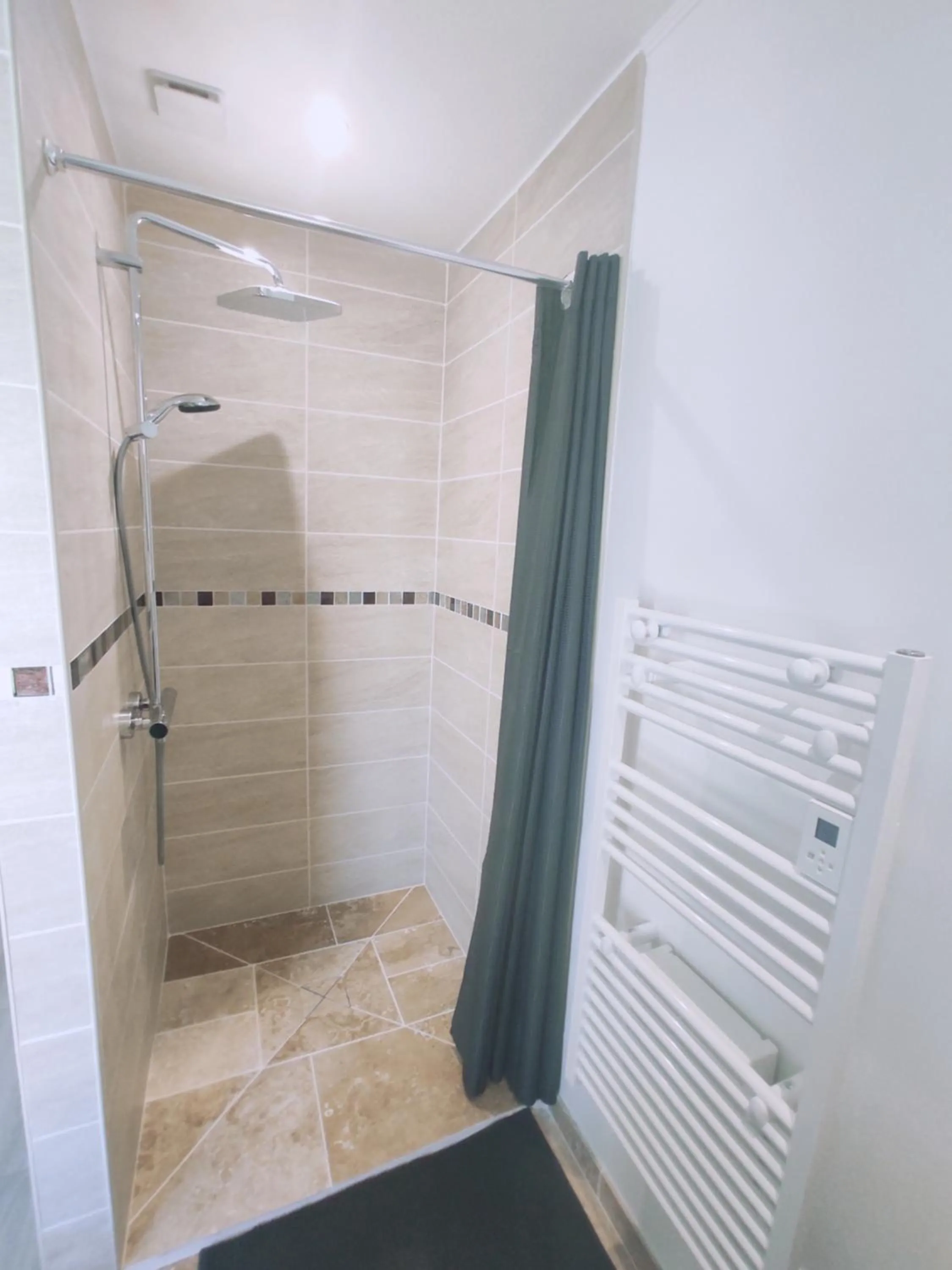 Shower in Au pied du Lariat