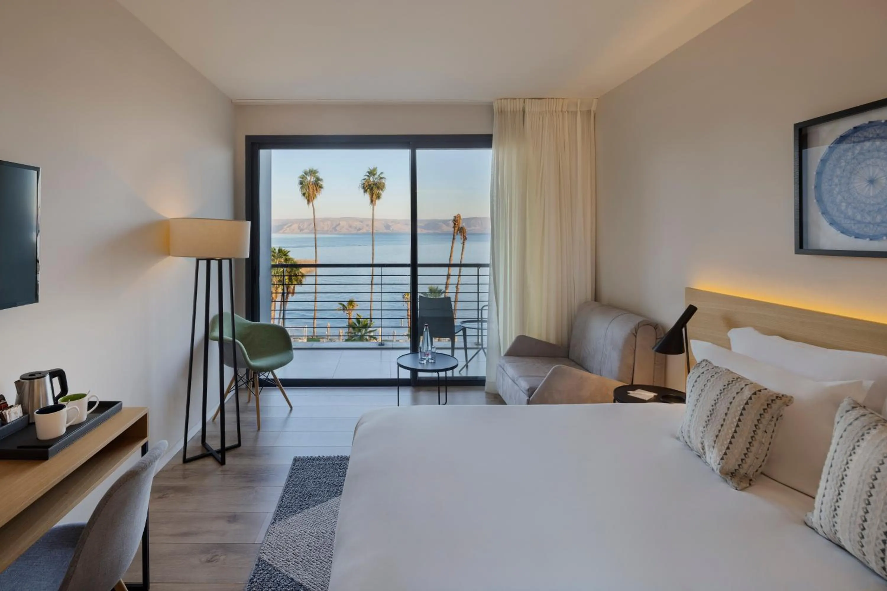 Bedroom, Bed in Gomeh by Isrotel Design