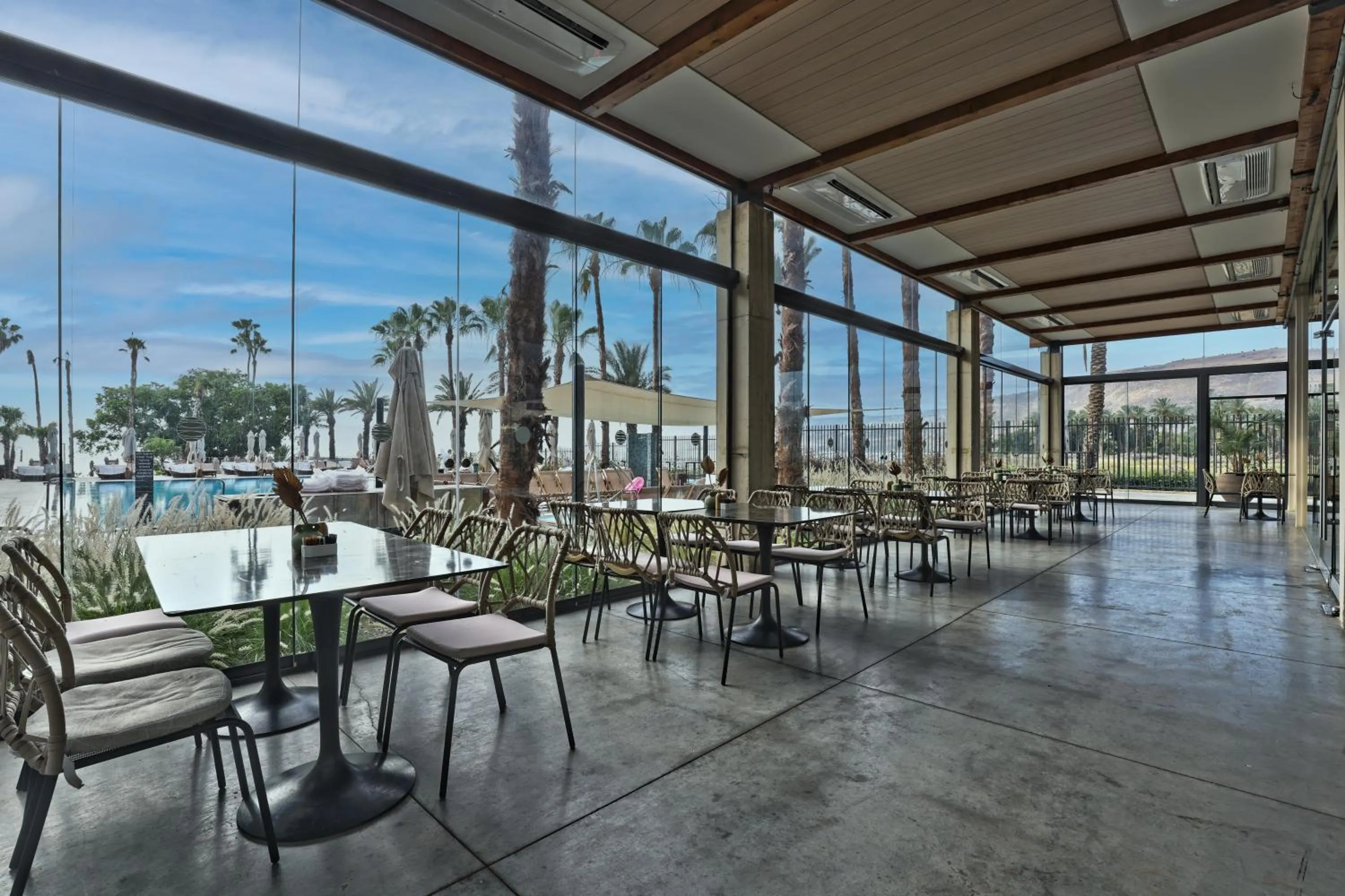 Restaurant/places to eat in Gomeh by Isrotel Design