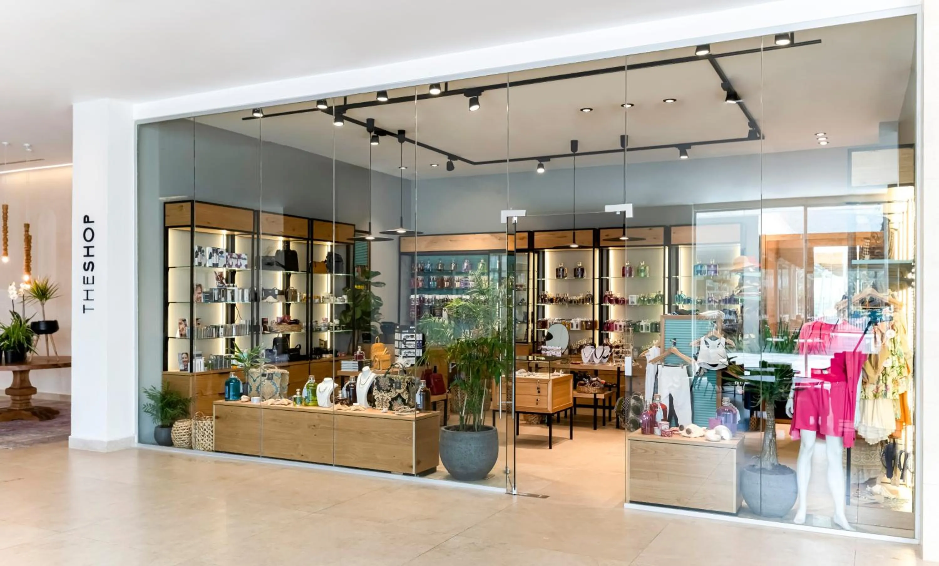 Shopping Area in Gomeh by Isrotel Design