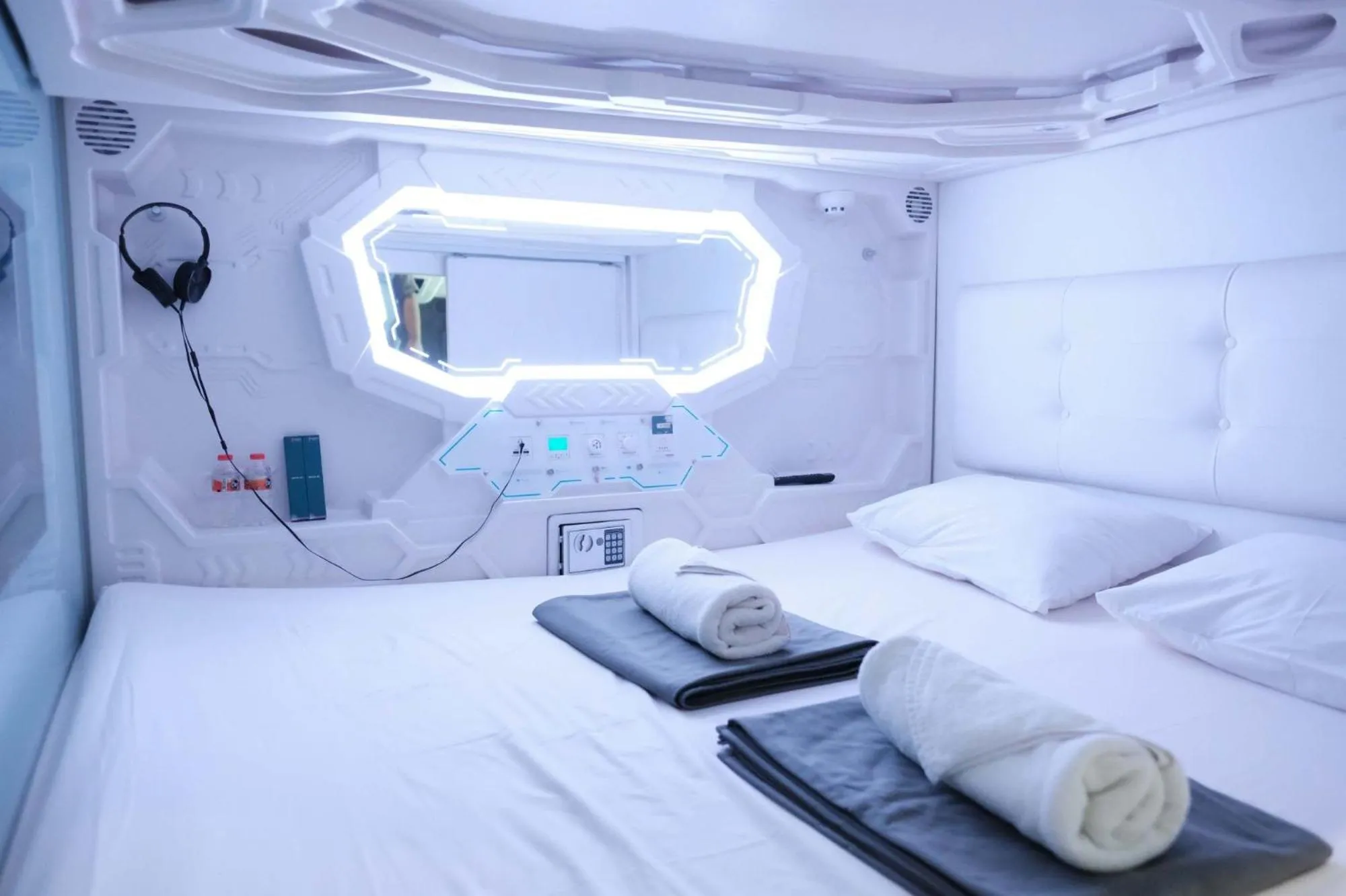 Bed in Hotel Shakti Capsule