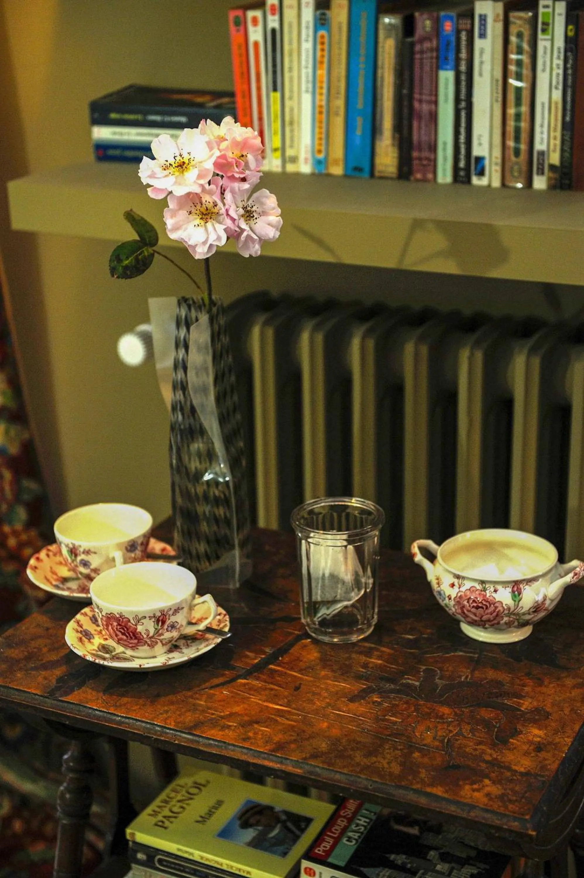 Coffee/tea facilities in Maison d'Hôtes La Singulière