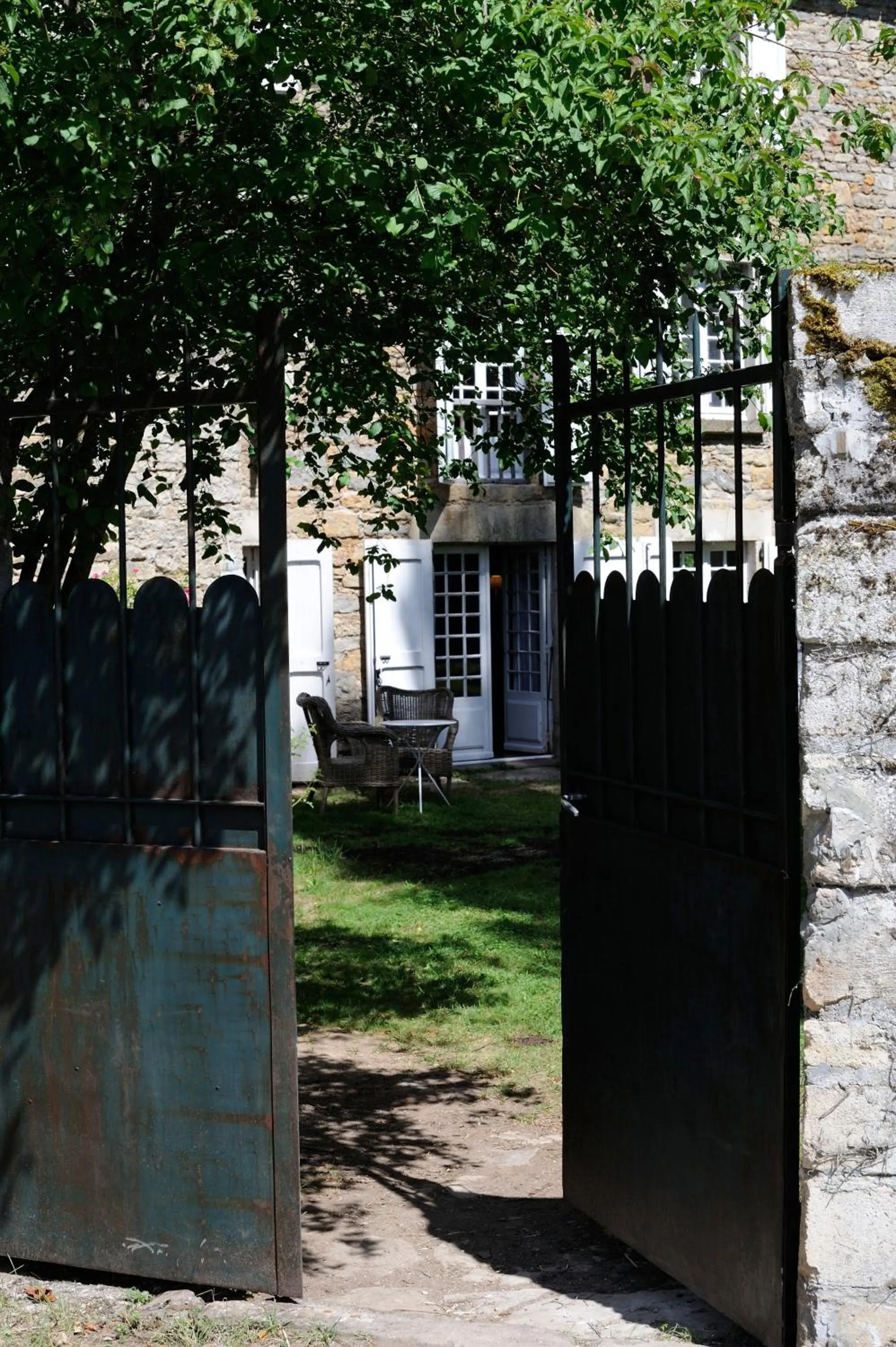 Garden view in Maison d'Hôtes La Singulière