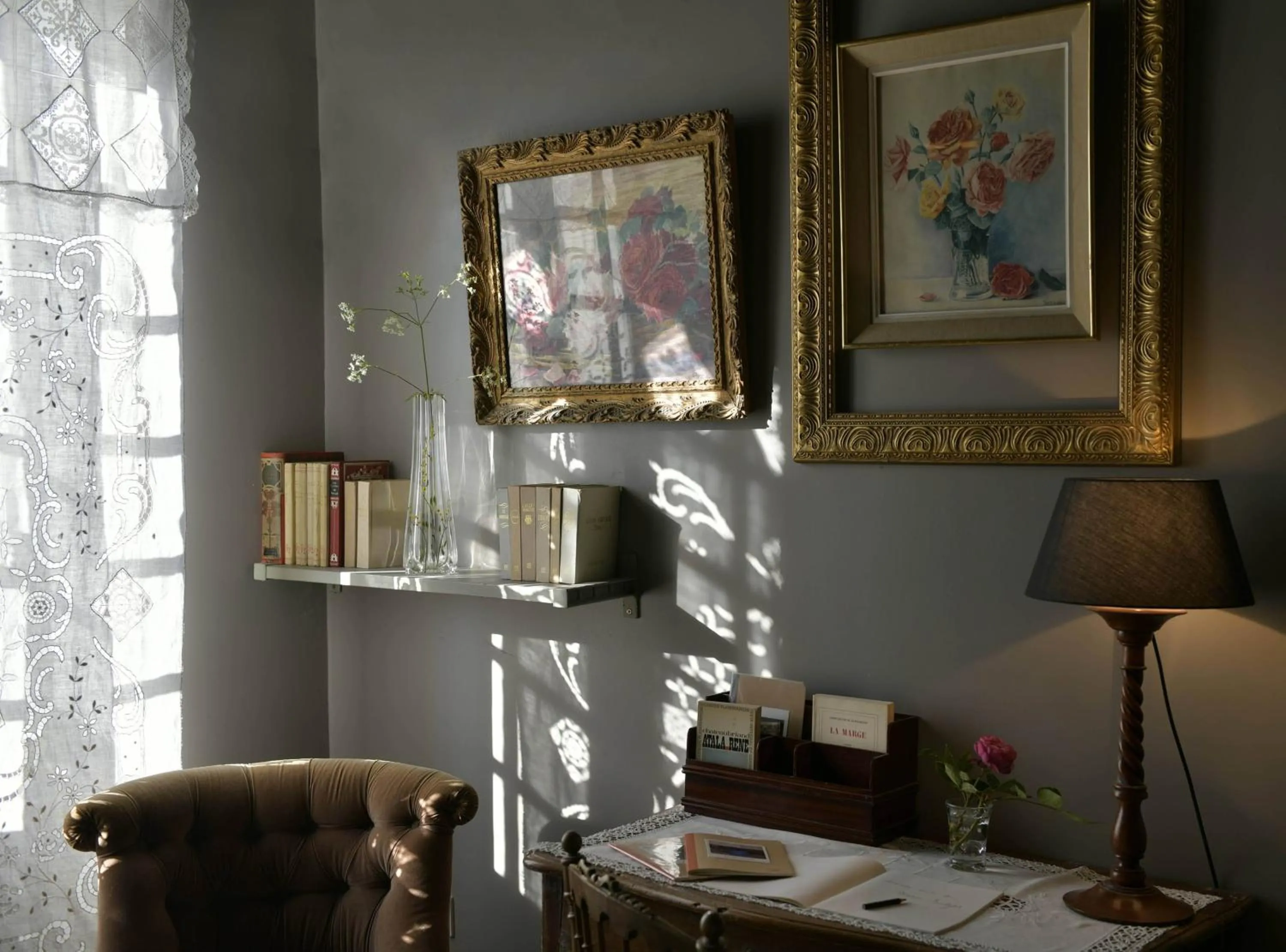 Seating area in Maison d'Hôtes La Singulière