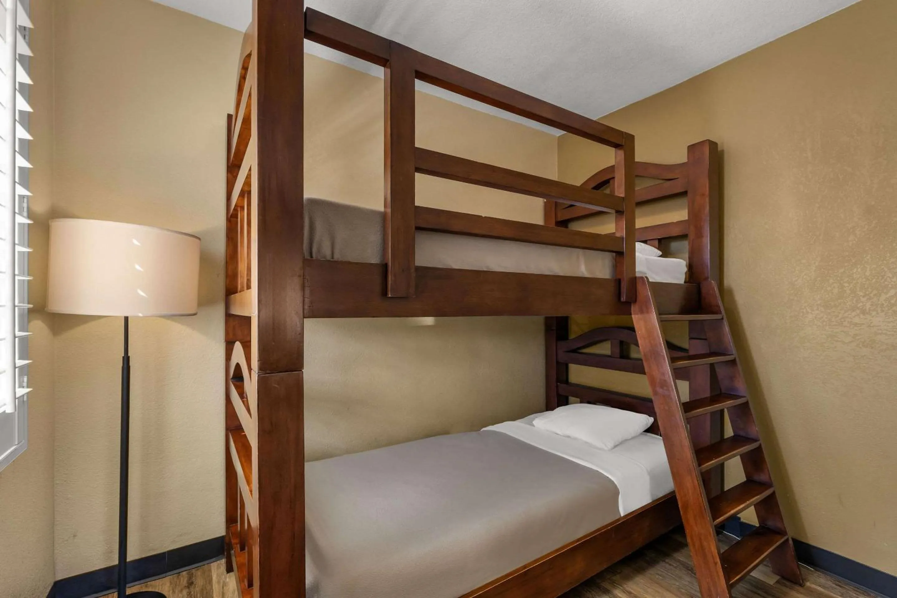 Bedroom, Bed in Comfort Inn San Diego Airport At The Harbor