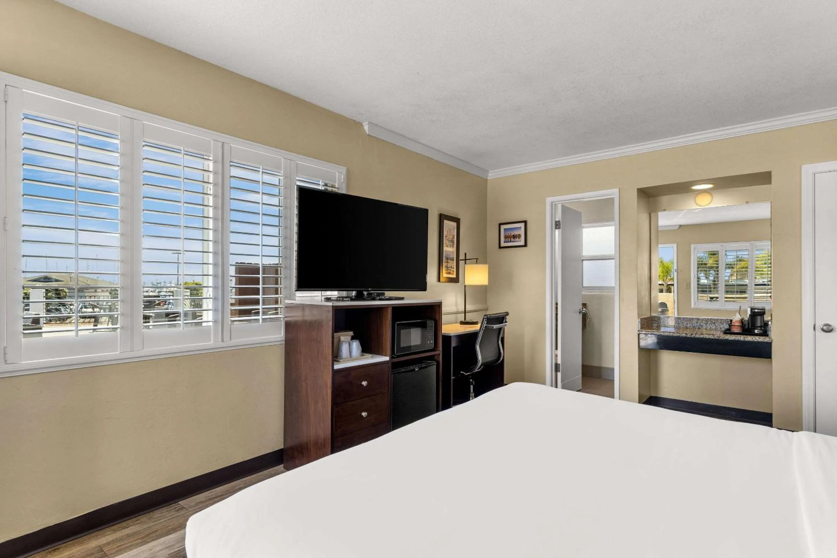 Bedroom, Bed in Comfort Inn San Diego Airport At The Harbor