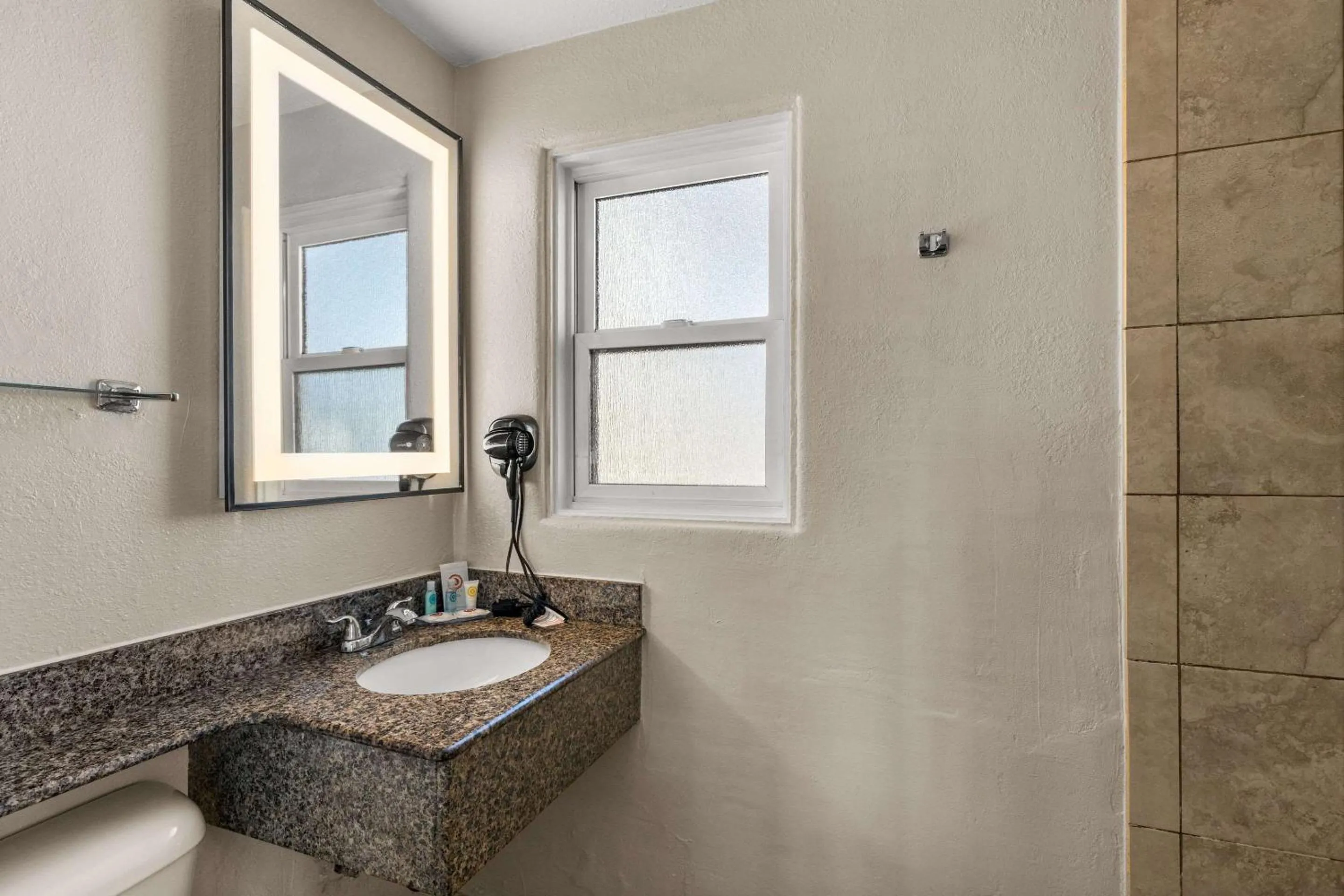 Bedroom in Comfort Inn San Diego Airport At The Harbor