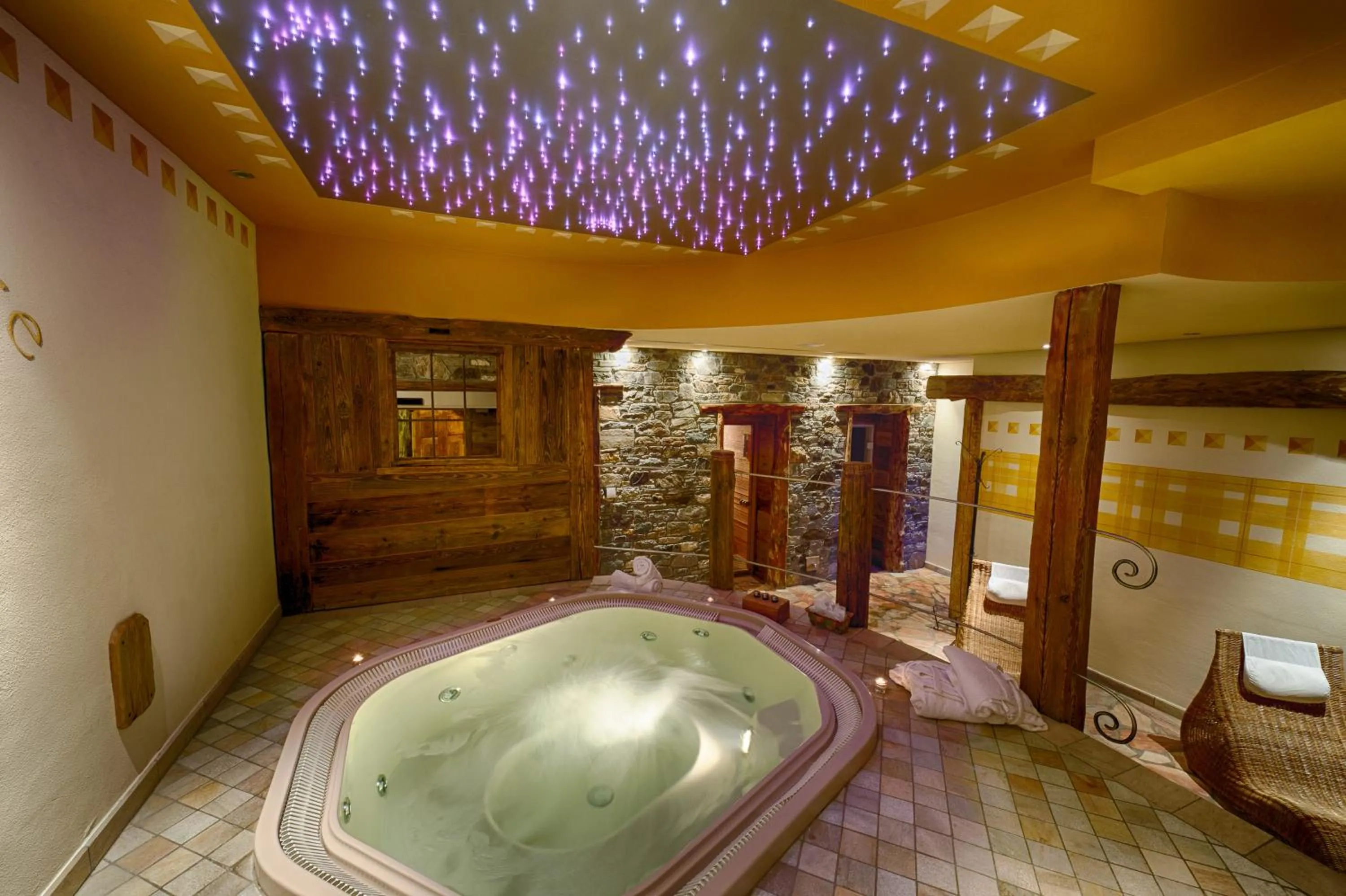 Hot Tub in Hotel Granta Parey